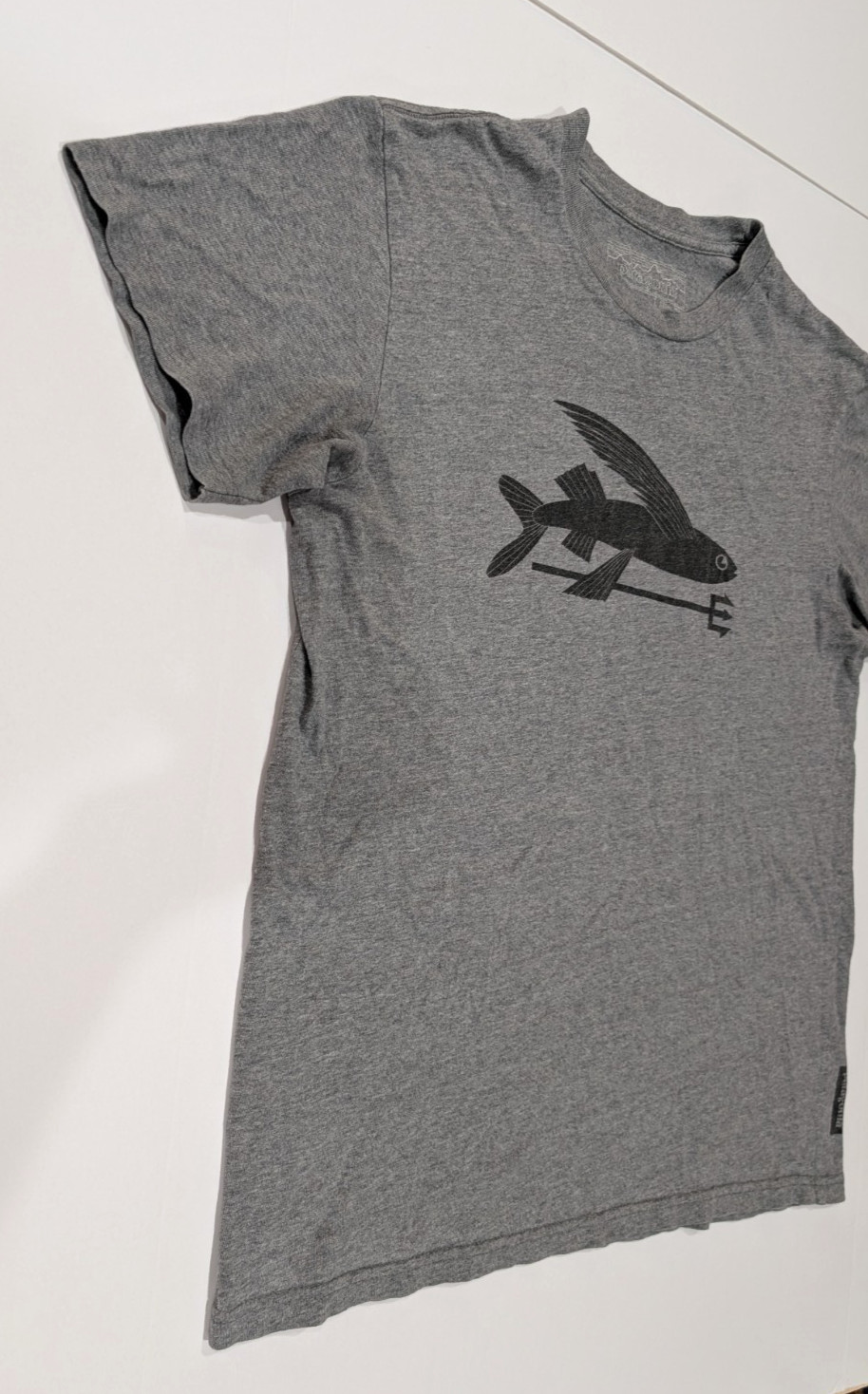 Patagonia Flying Fish Organic Grey Short Sleeve T-Shirt Men's Slim Fit Large gallery
