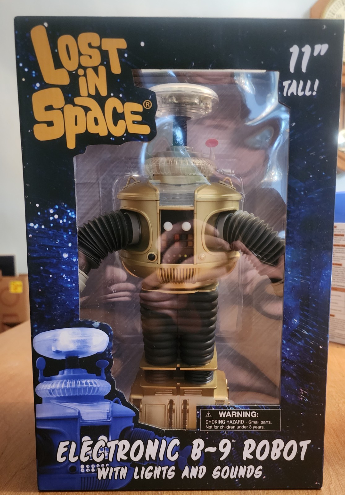 DIAMOND SELECT ELECTRONIC B~9 ROBOT LOST IN SPACE WITH LIGHTS & SOUNDS 11” TALL!