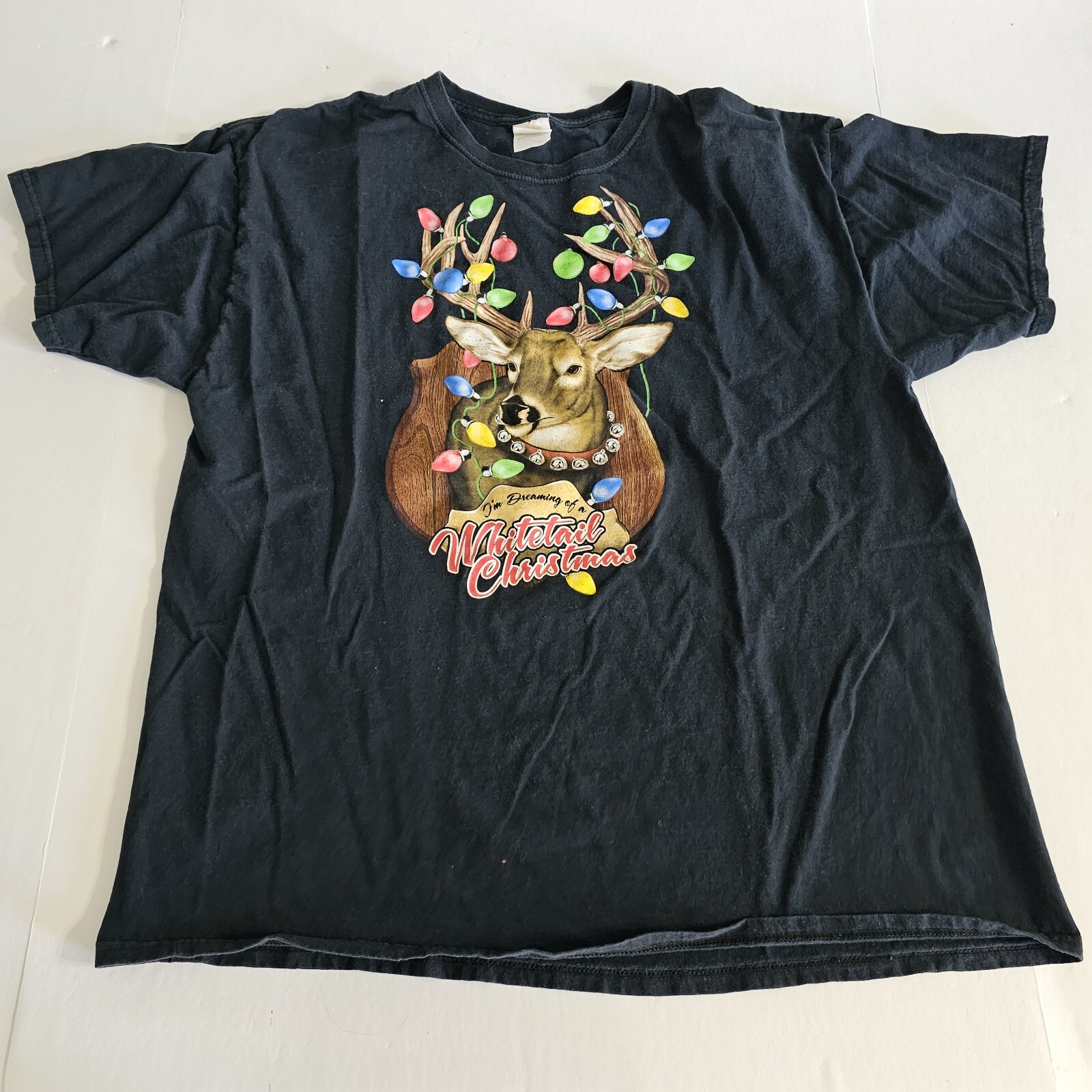 Fruit Of The Loom XL Christmas Hunter Mounted Deer Black Graphic T-Shirt gallery