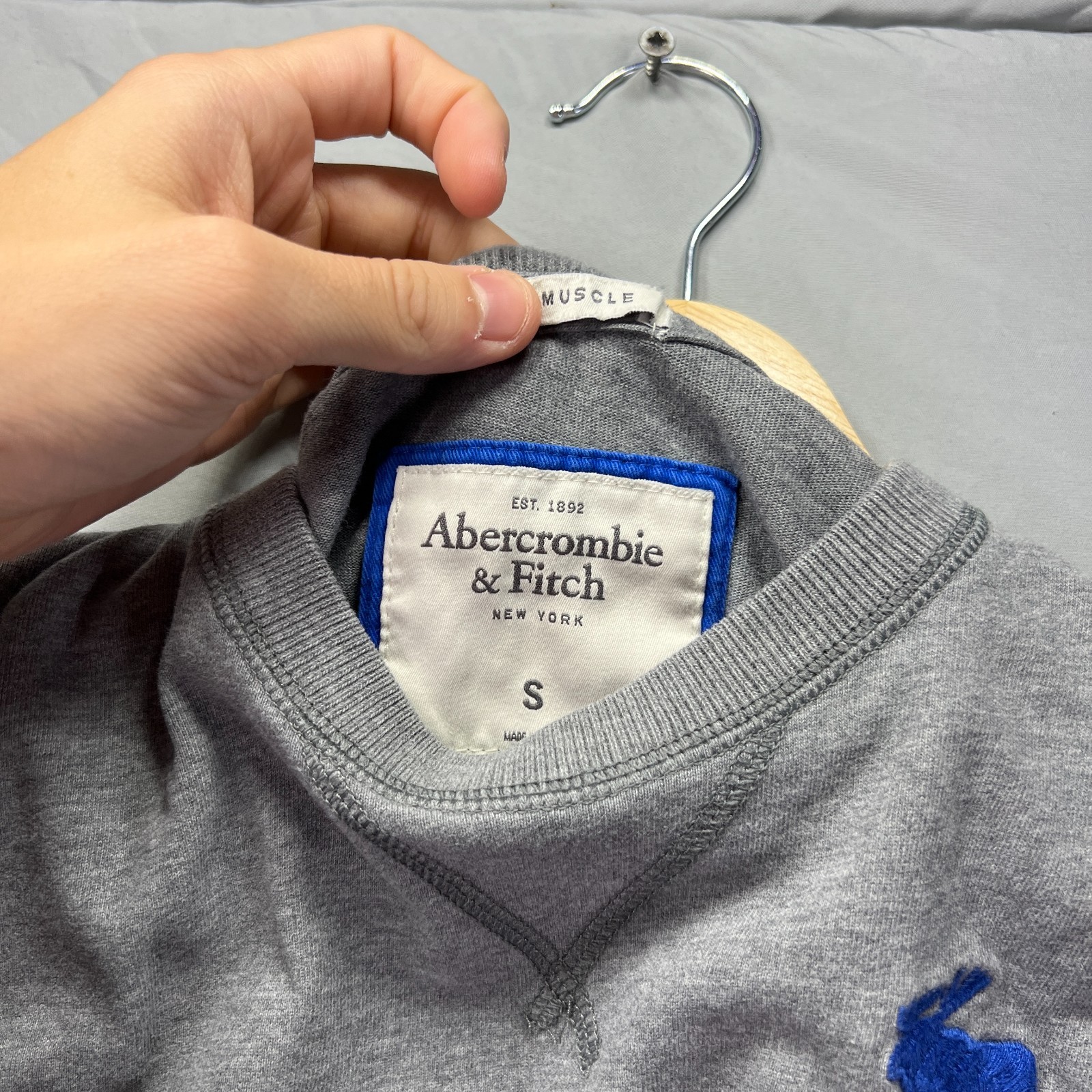 Abercrombie & Fitch Shirt Mens Small Gray Long Sleeve Muscle Fit Moose Skate Y2K gallery
