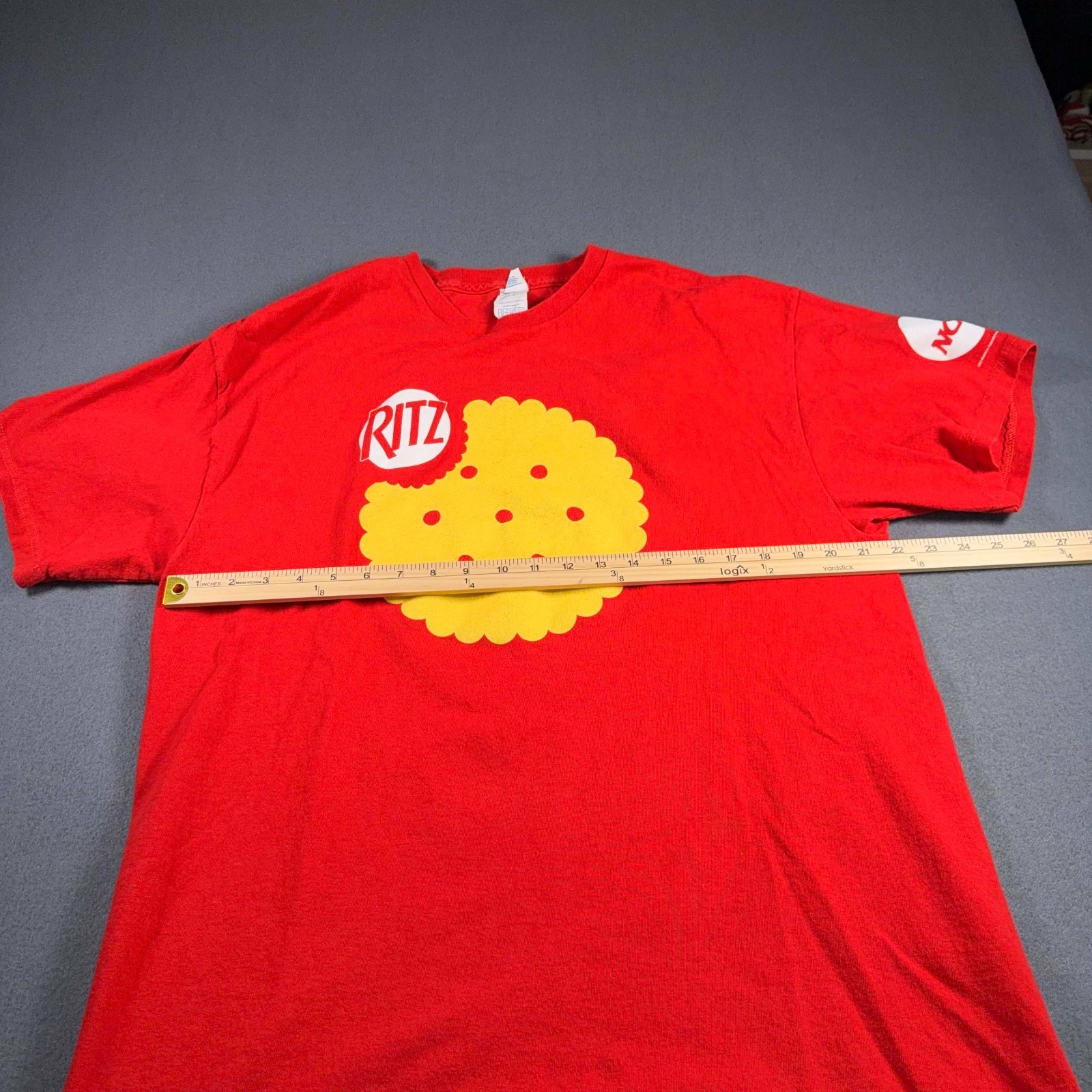 NCAA Ritz Cracker T-Shirt - X-Large Red College Football Good Condition! Mens XL gallery