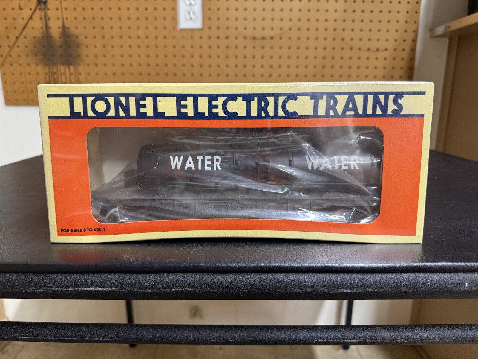 LIONEL O GAUGE FLATCAR WITH WATER TANK 6-16390