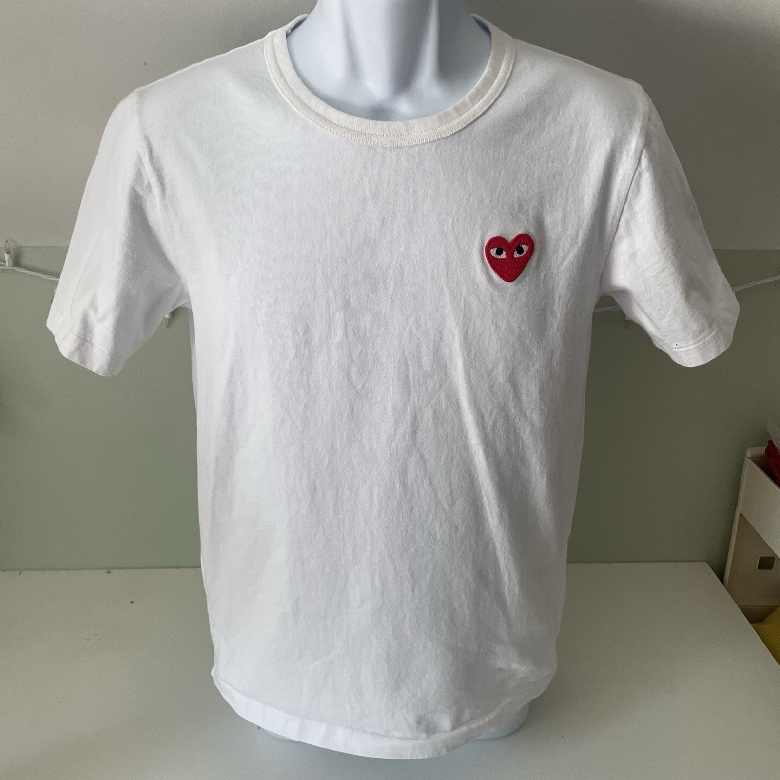 White Comme des Garçons Play T-shirt with red heart graphic, size M gallery