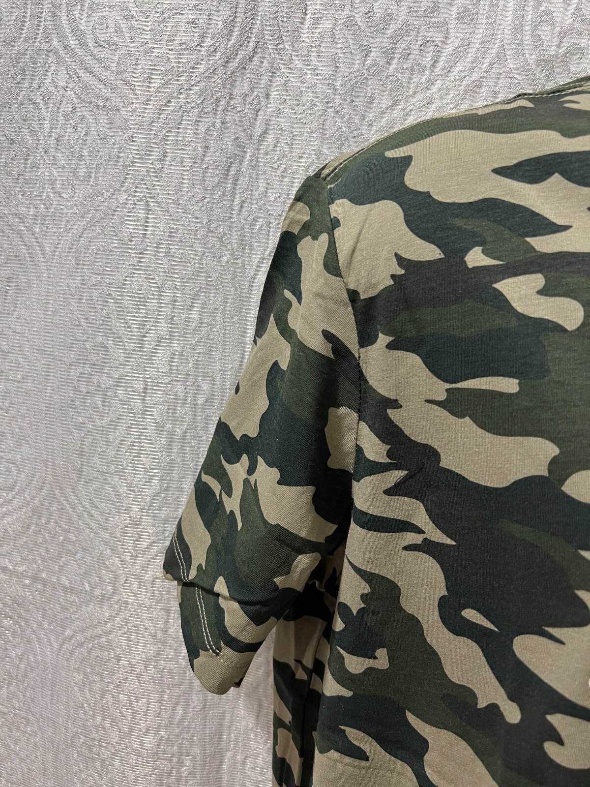 True Religion Men's Size L Green Camo Arch Logo Crew Neck Tee $69 NWT #106190 gallery