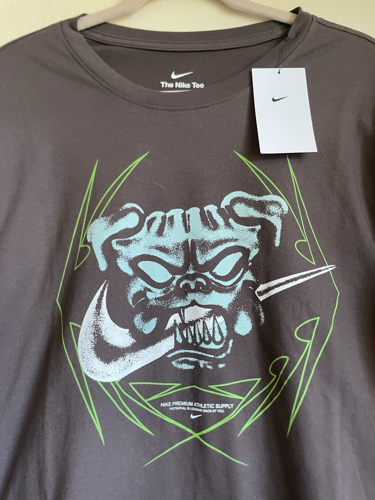 Nike The Nike Tee Graphic Print Logo Crew Neck Short Sleeve T-Shirt Brown L gallery