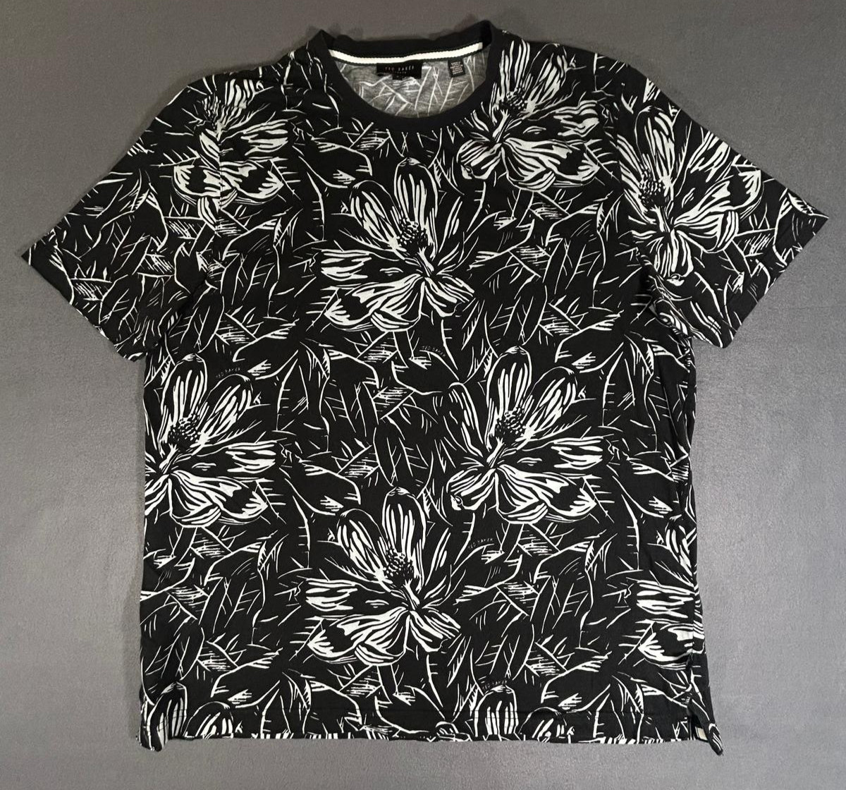 Ted Baker London T Shirt/Top Tropical Black White Floral Cotton Size 5 gallery