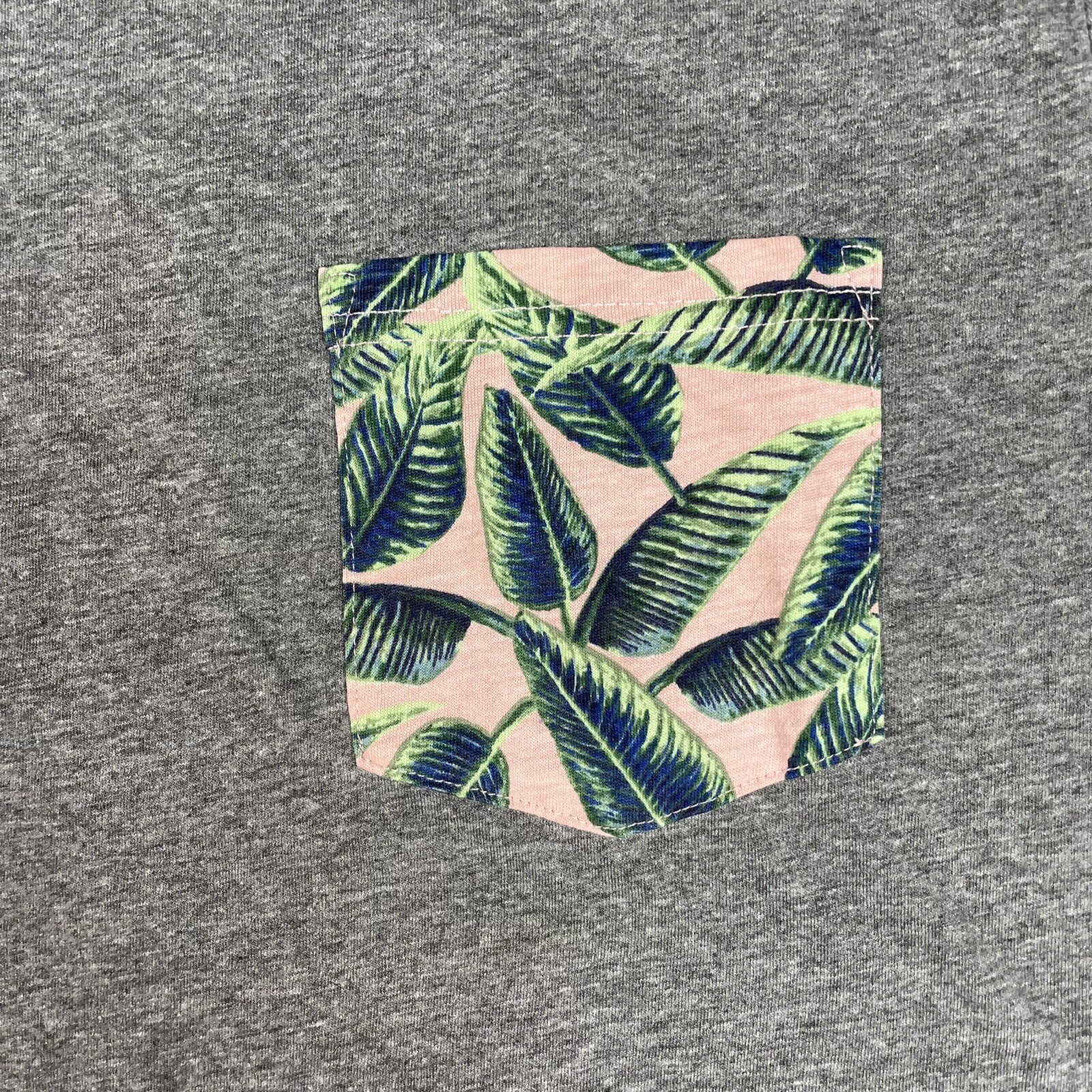 Sonoma Shirt Men’s Large Gray Short Sleeve Floral Leaf Pocket Tee gallery