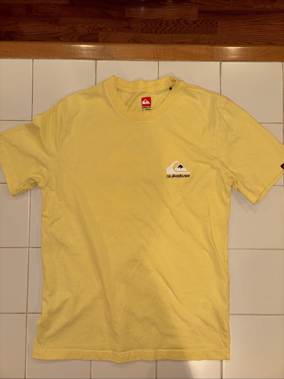 Quicksilver Men’s T Shirt Short sleeve, Pale Yellow Sz Med Summer Vibes!*EUC!! gallery