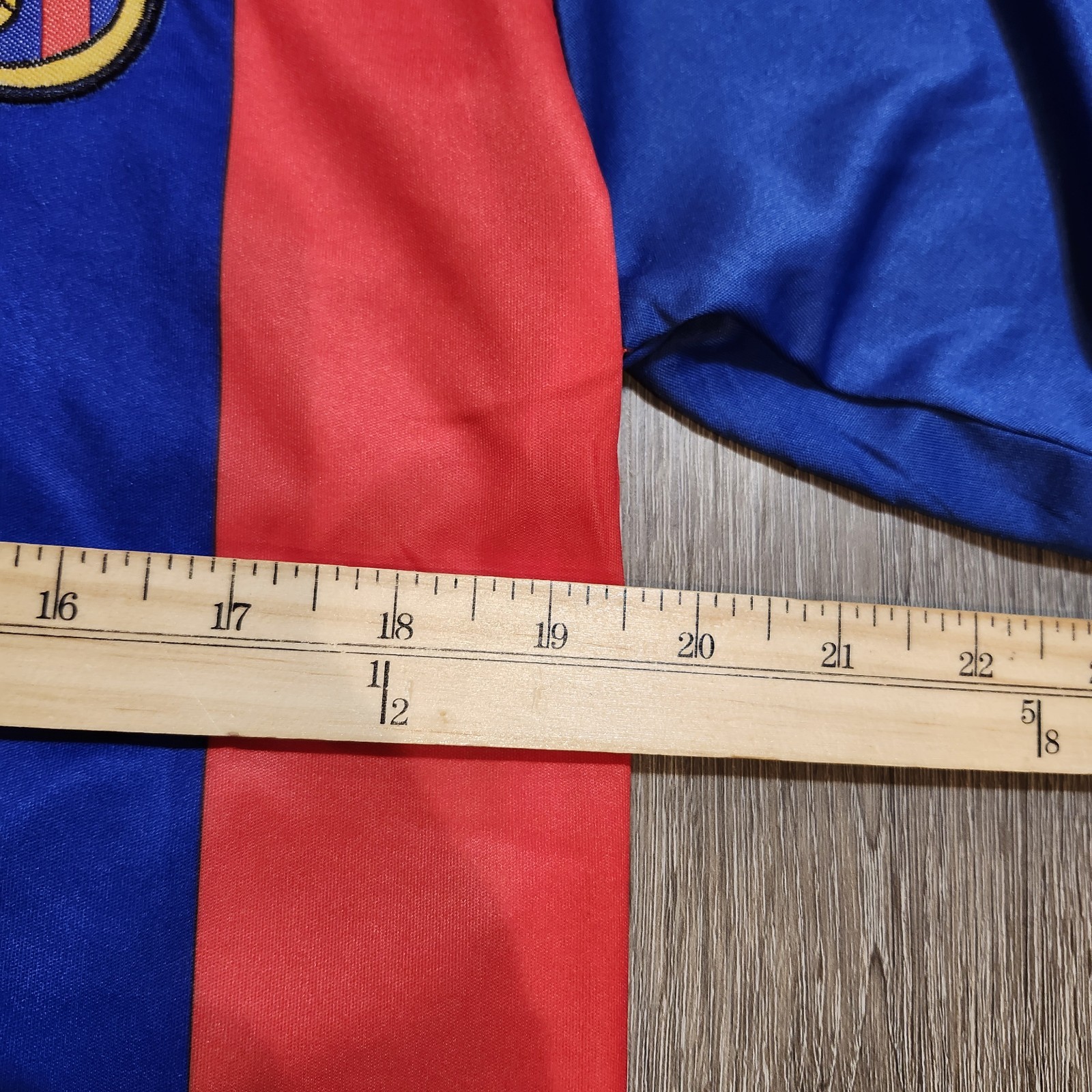 FC Barcelona La Liga Lionel Messi 10 Qatar Blue Red Striped Jersey Medium gallery