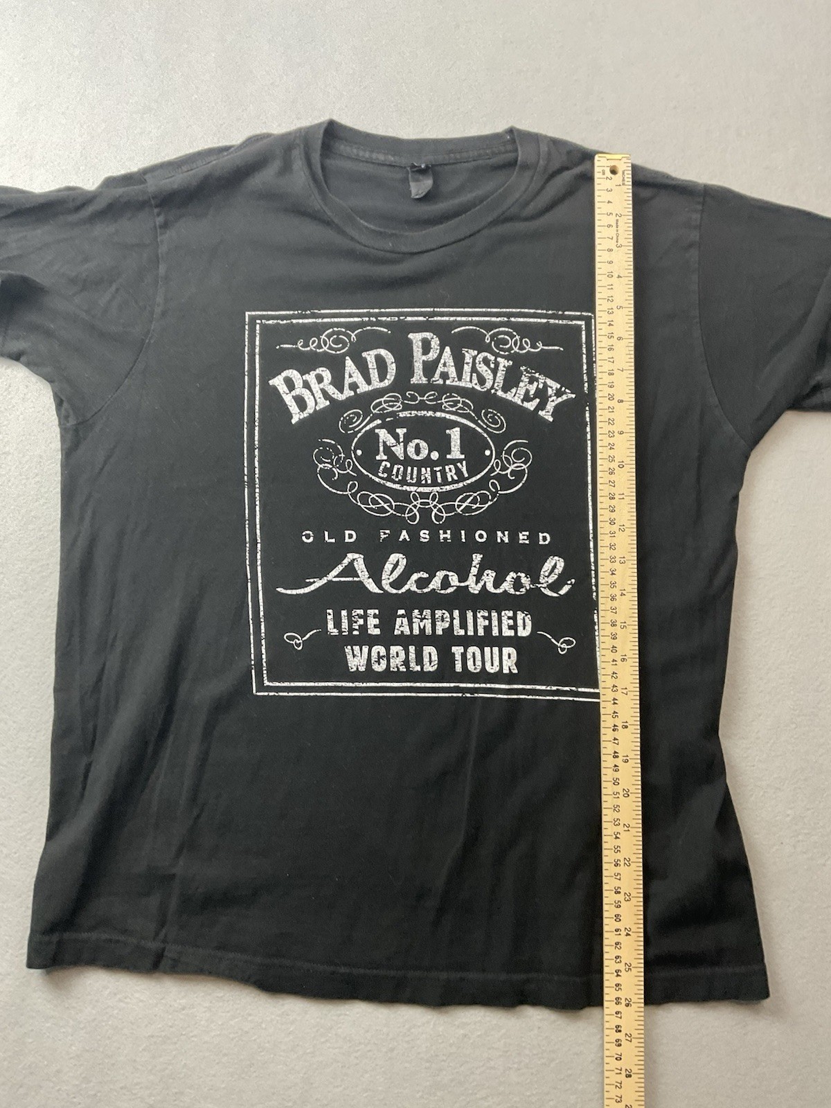 Brad Paisley Men's Life Amplified World Tour Shirt Size Large gallery