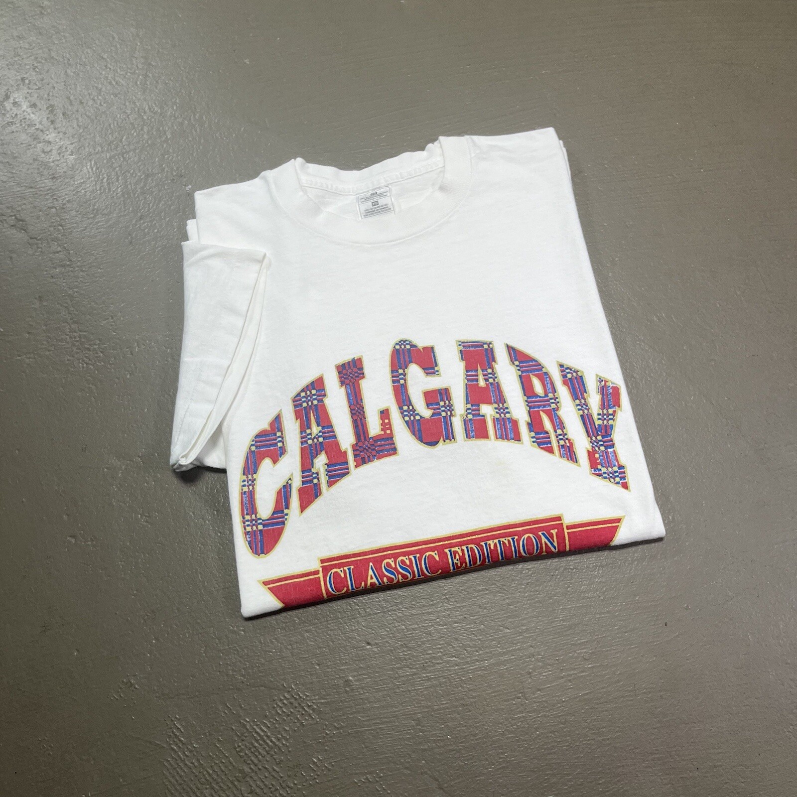 Vintage Calgary Canada T Shirt XL 90s Souvenir Travel Location Fruit Of Loom SS gallery