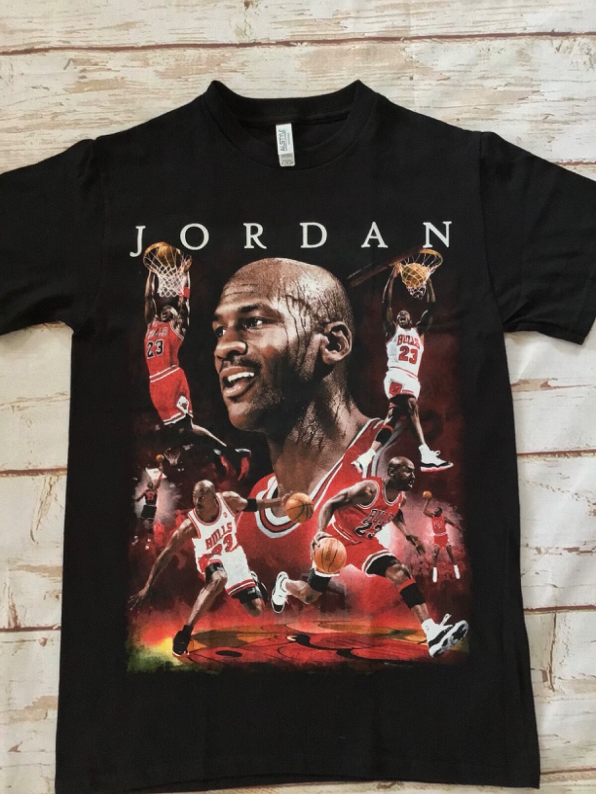 NEW- MICHAEL JORDAN - T-SHIRT gallery