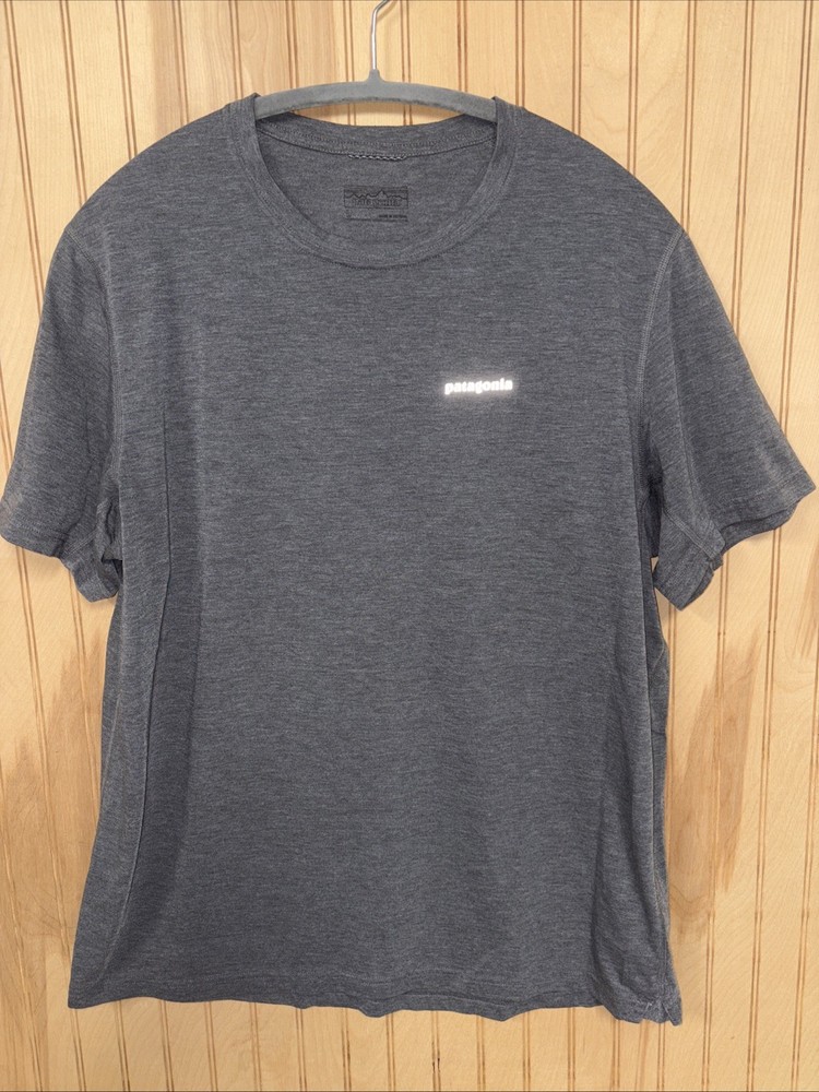 Patagonia Men’s Fitz Roy Bison Responsibili-Tee 100% Recycled Gray Large