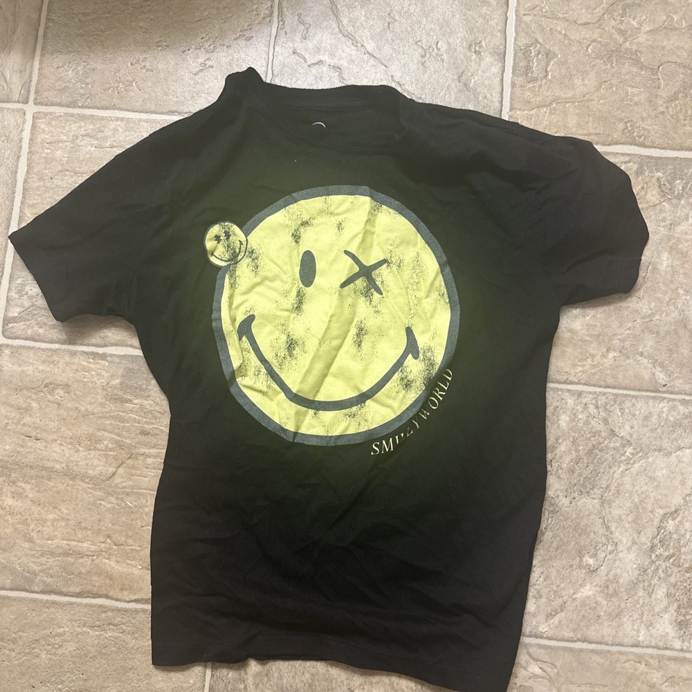 smiley world t shirt L(10/12)