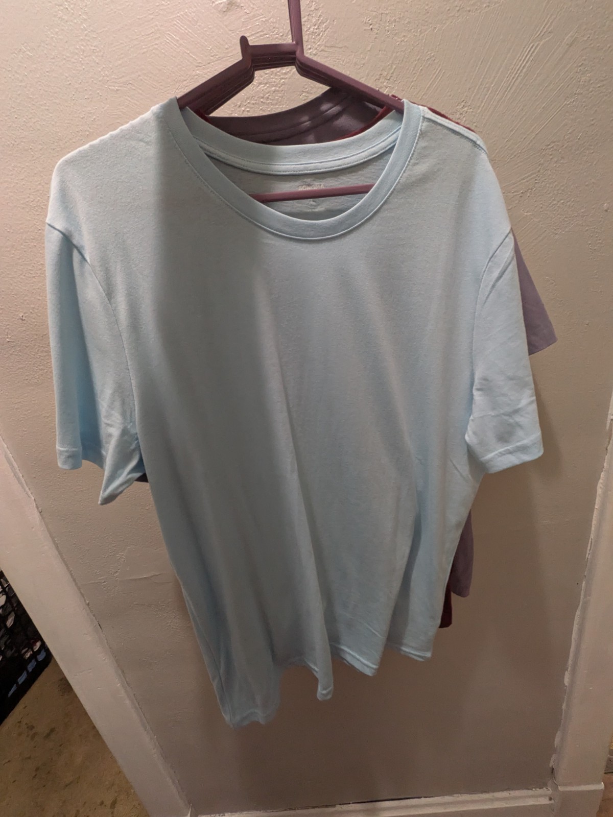 5 Men's Solid Color Tee Shirts, Assorted, With Hangers gallery