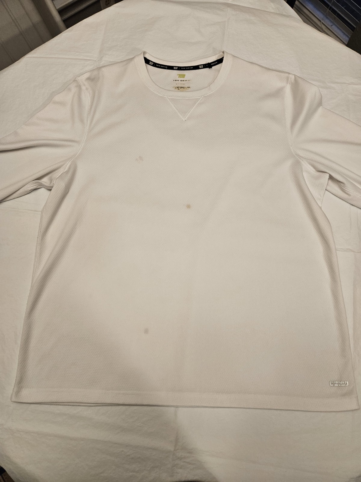 Tek Gear Shirt Mens XL White Long Sleeve Performance Top - Needs Spot Treatment gallery