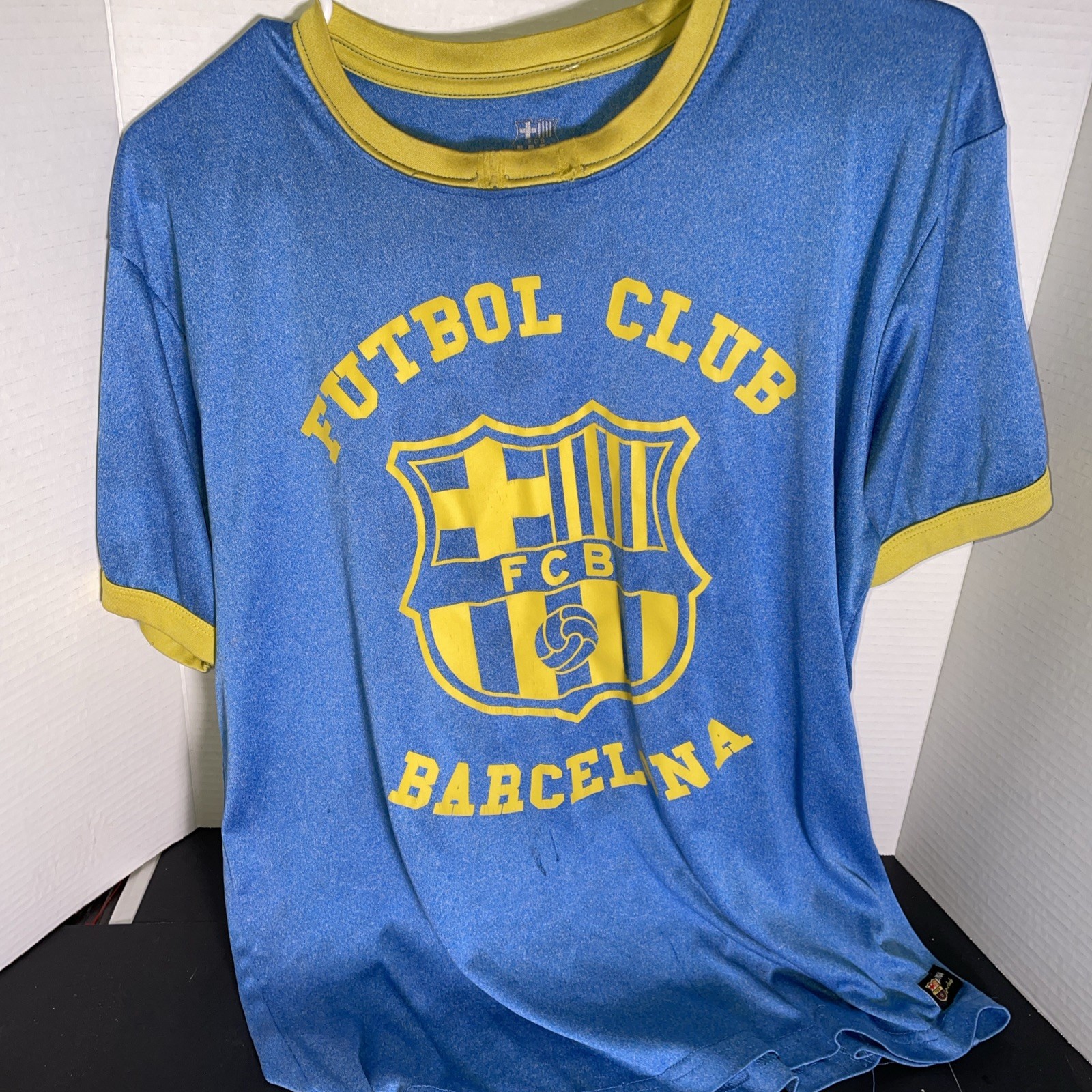 FC Barcelona Men’s T Shirt Short Sleeve Shirt Size Medium Has Some Wear, Stain