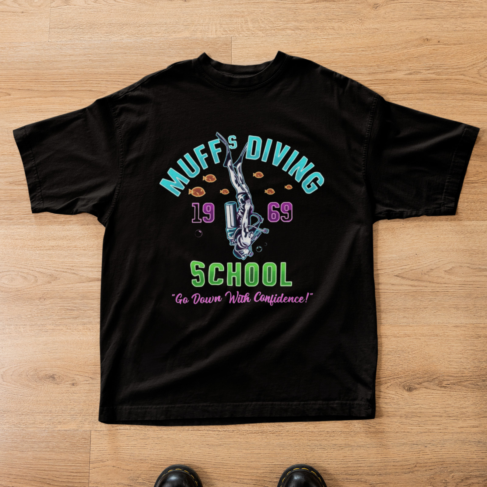 Go Down With Confidence Muff’s Diving School Funny Diver Joke T-Shirt
