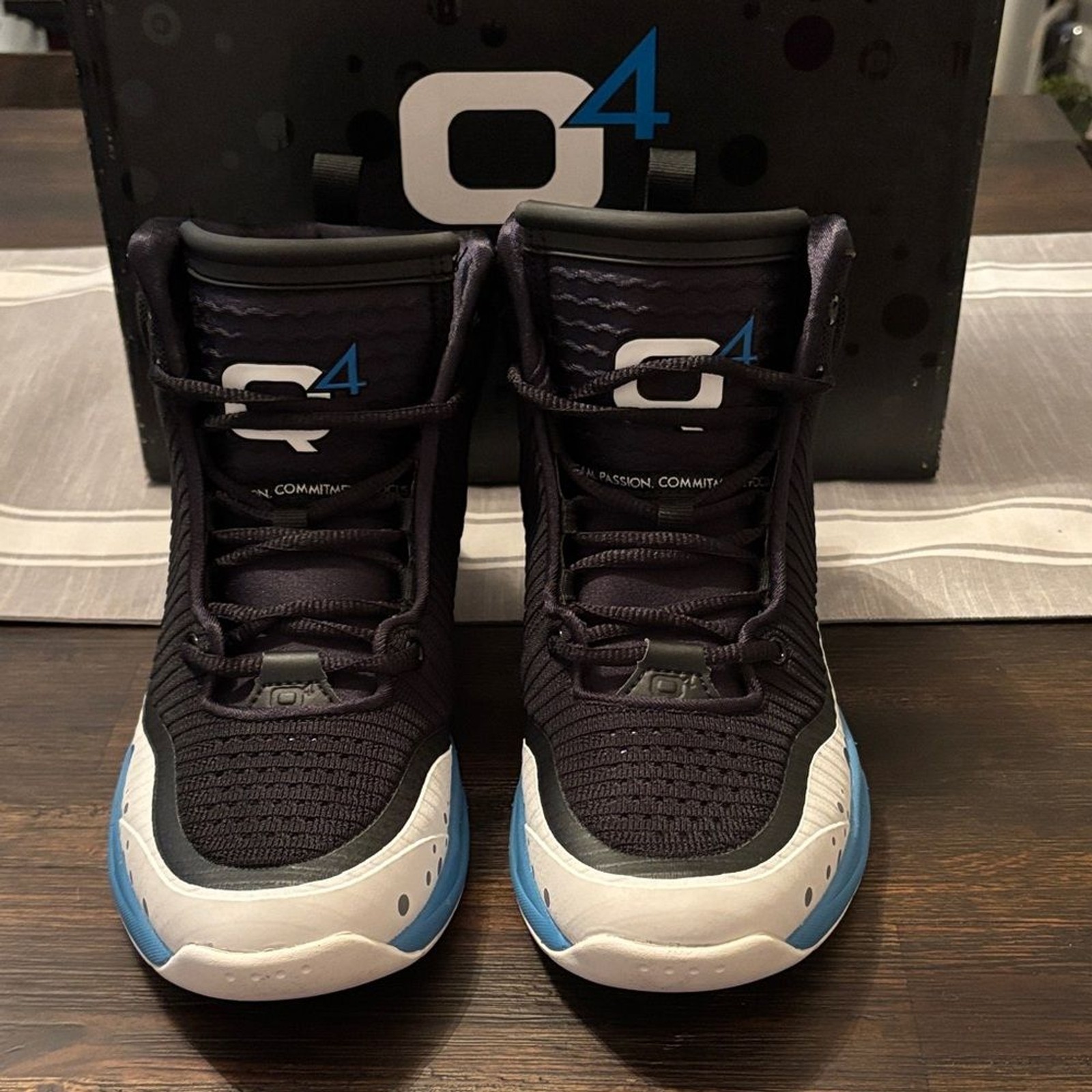 Q4 Men’s Basketball  High-Top Sneakers New  in Box  – Size 7