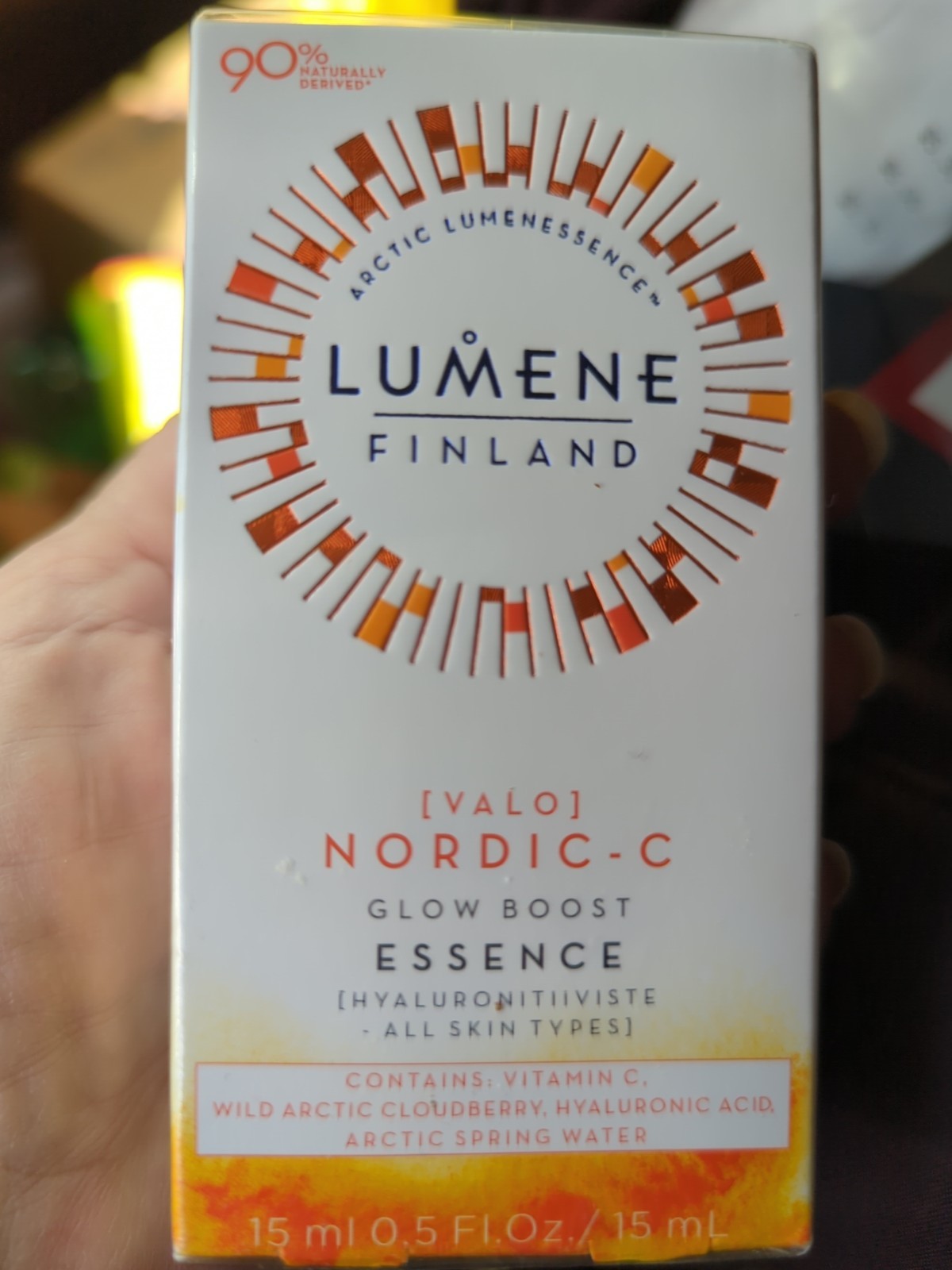 Lumene 80225 Valo Glow Boost Essence with Hyaluronic Acid – O.5 Ounce