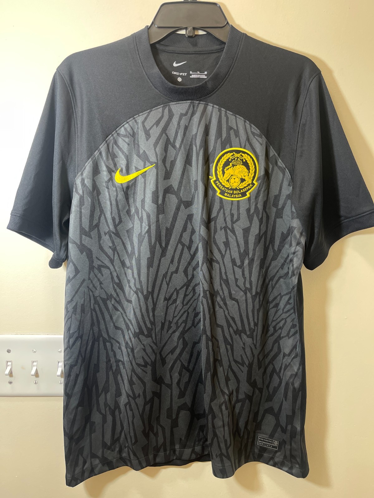 2022-2023 Malaysia Away Nike Tee Shirt Men's XL Black Dri Fit DN0714-010 gallery
