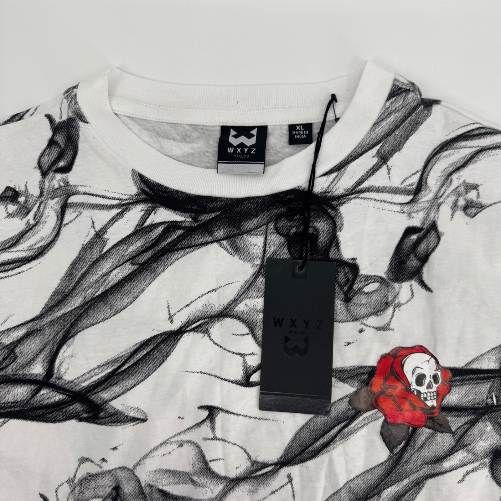 WXYZ MFG CO Mens XL White All Over Smoke Print Skull Rose Graphic T-Shirt NEW