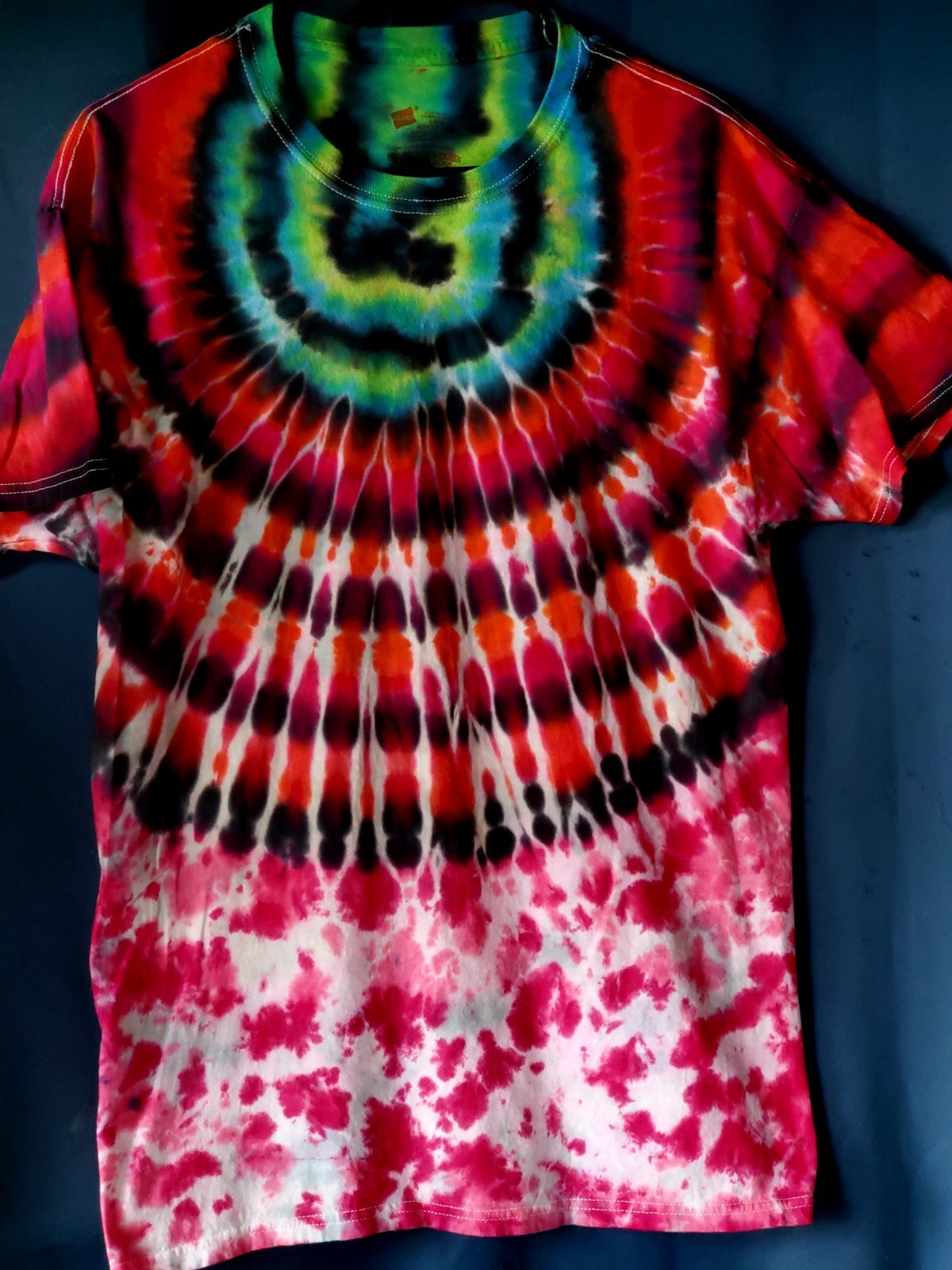 HANES 100% Cotton Tye Dyed Shirt SIZE LARGE Pre-washed WON'T FADE Jaquard Dyes gallery