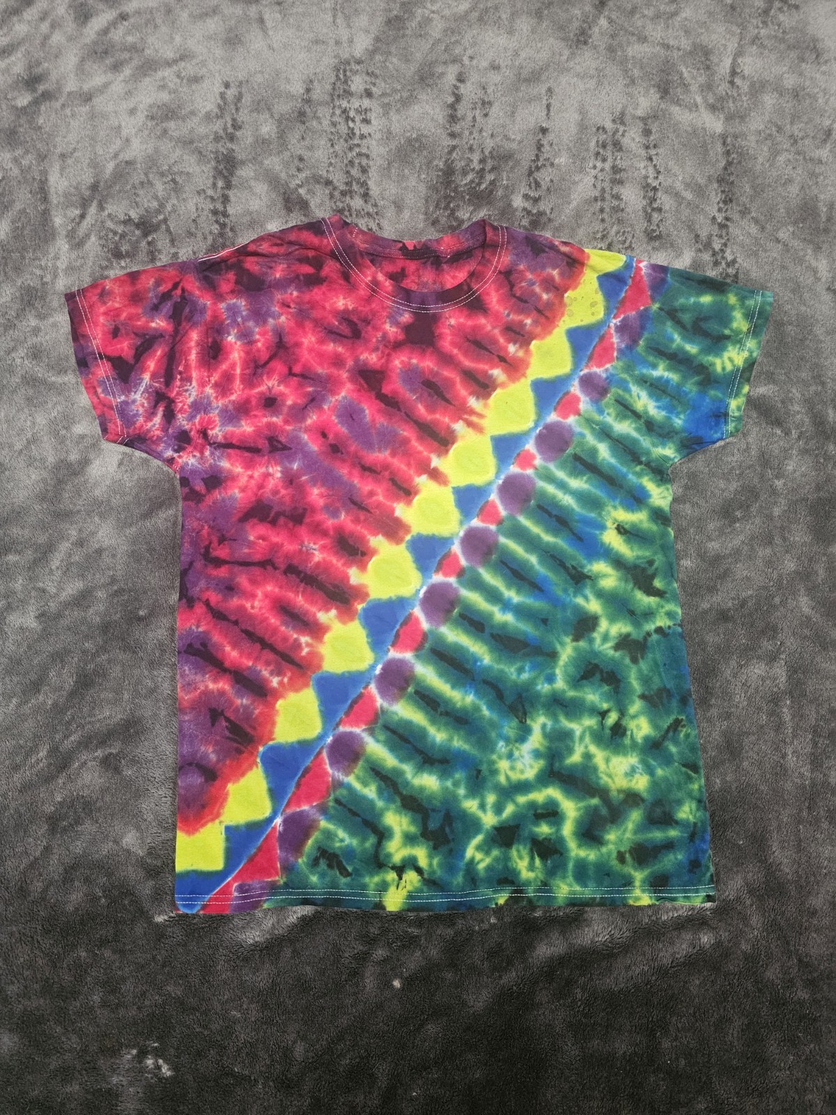 Handmade Tie Dye – Medium (see stain in photos)