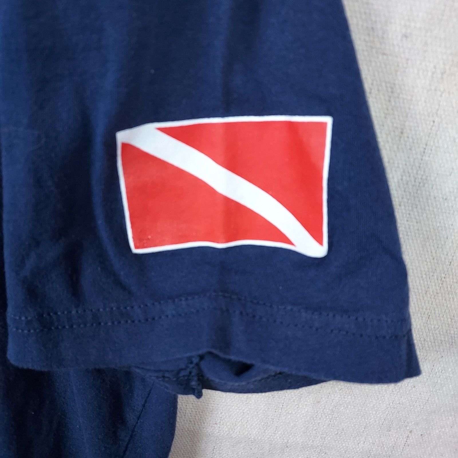 Sun Divers Stingray T Shirt Mens M Blue Graphic Dive Flag ScubaClassic ocean... gallery