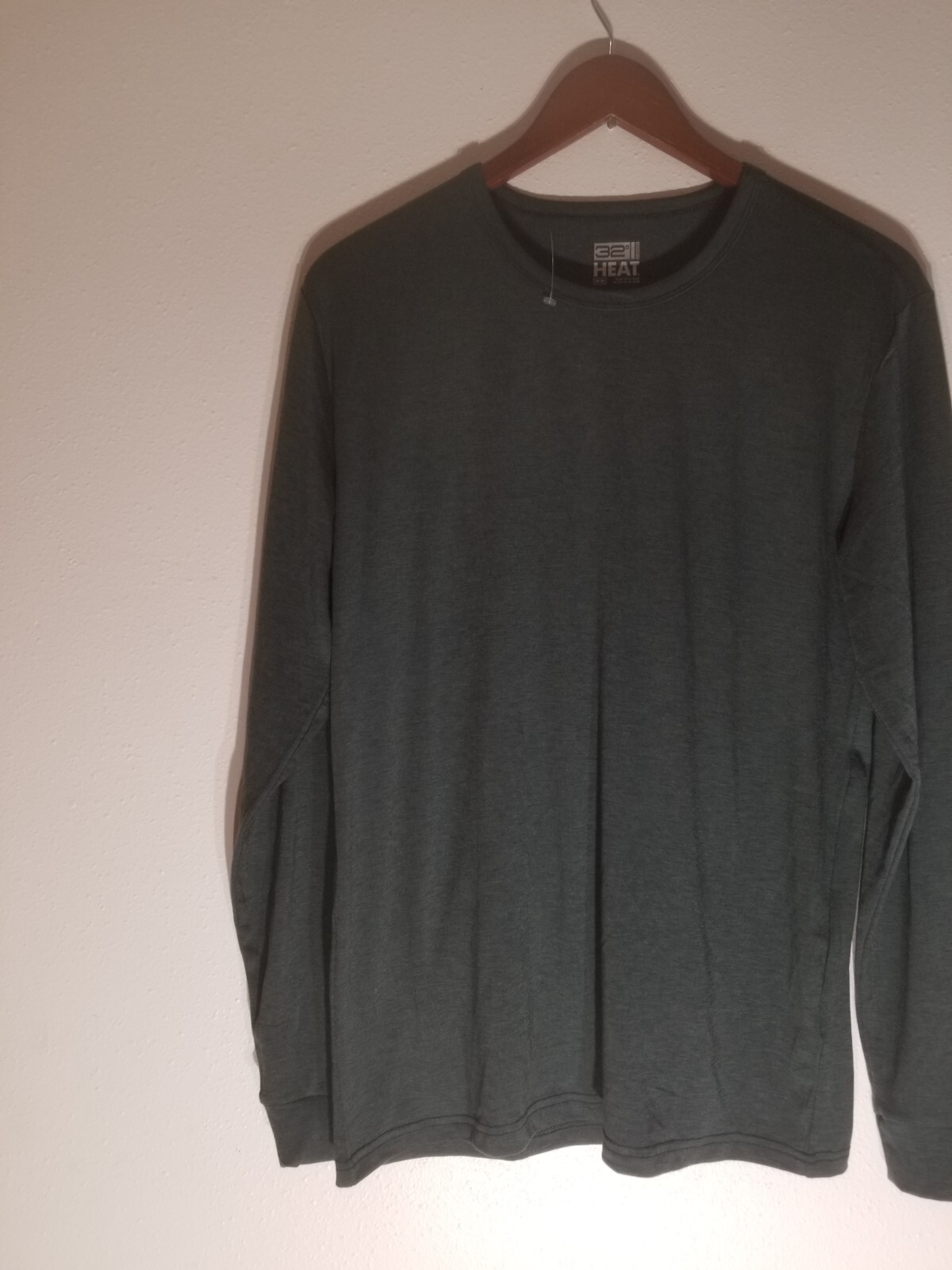 32 Degree Heat Men's Long Sleeve Dark Green T-Shirt Size Medium NWOT gallery