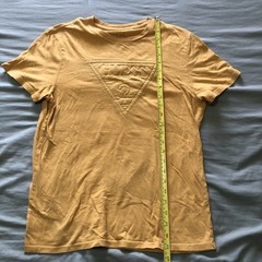 GUESS EMBOSSED TRIANGLE T-SHIRT Mustard Yellow Gold Tee Womens Small