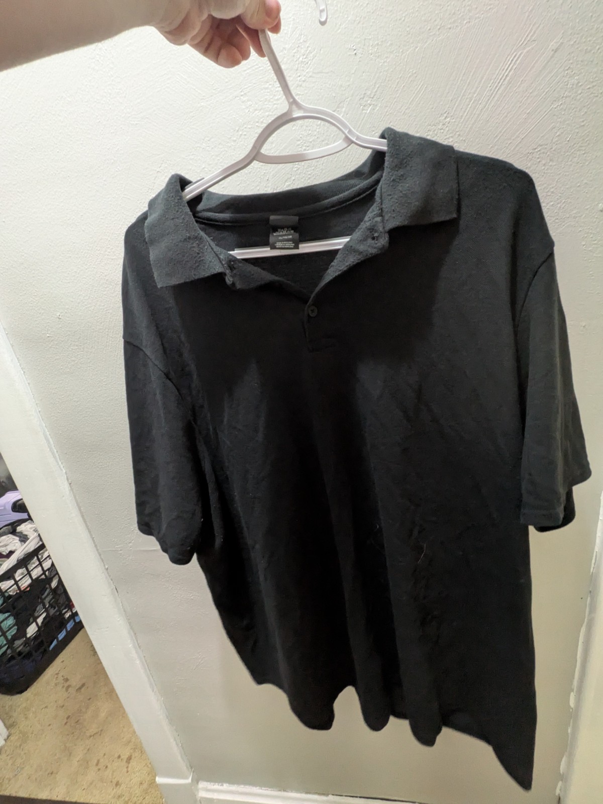 5 Men's Solid Color Tee Shirts, Assorted, With Hangers gallery