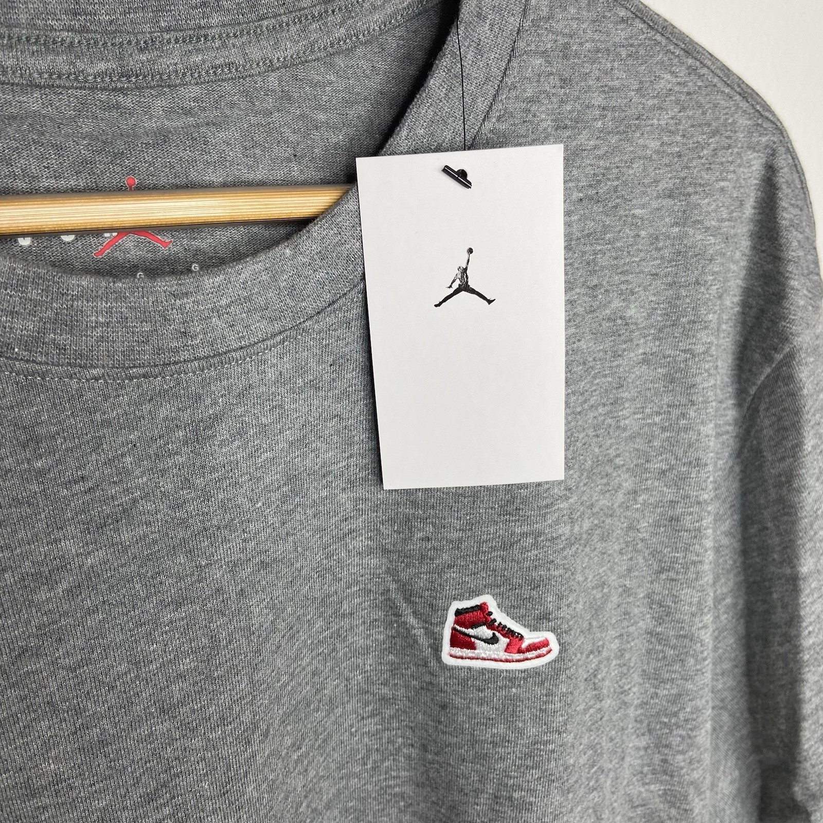 HJ2326 Nike Air Jordan Brand Men's AJ1 High Chicago Sneaker Patch T-Shirt Size L gallery