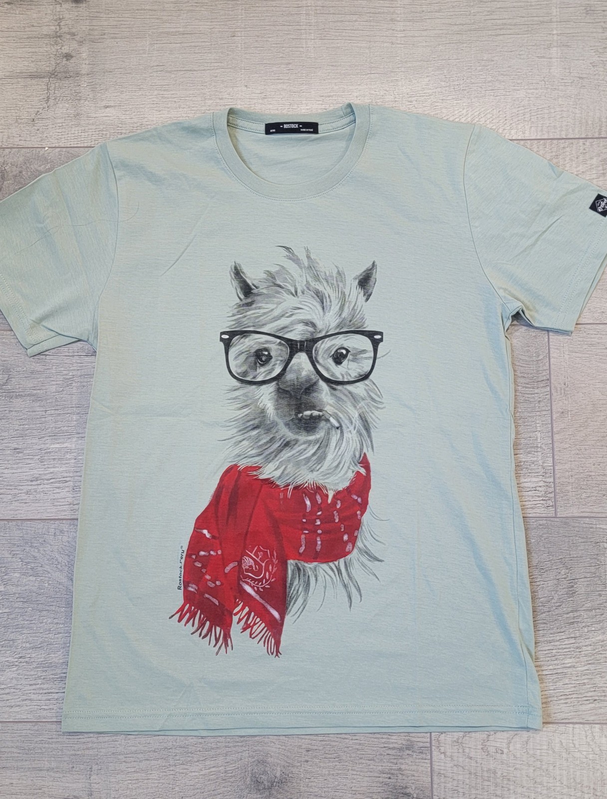 Peruvian Design T Shirt Unisex Size S *** Lama with glasses – Llama con anteojos