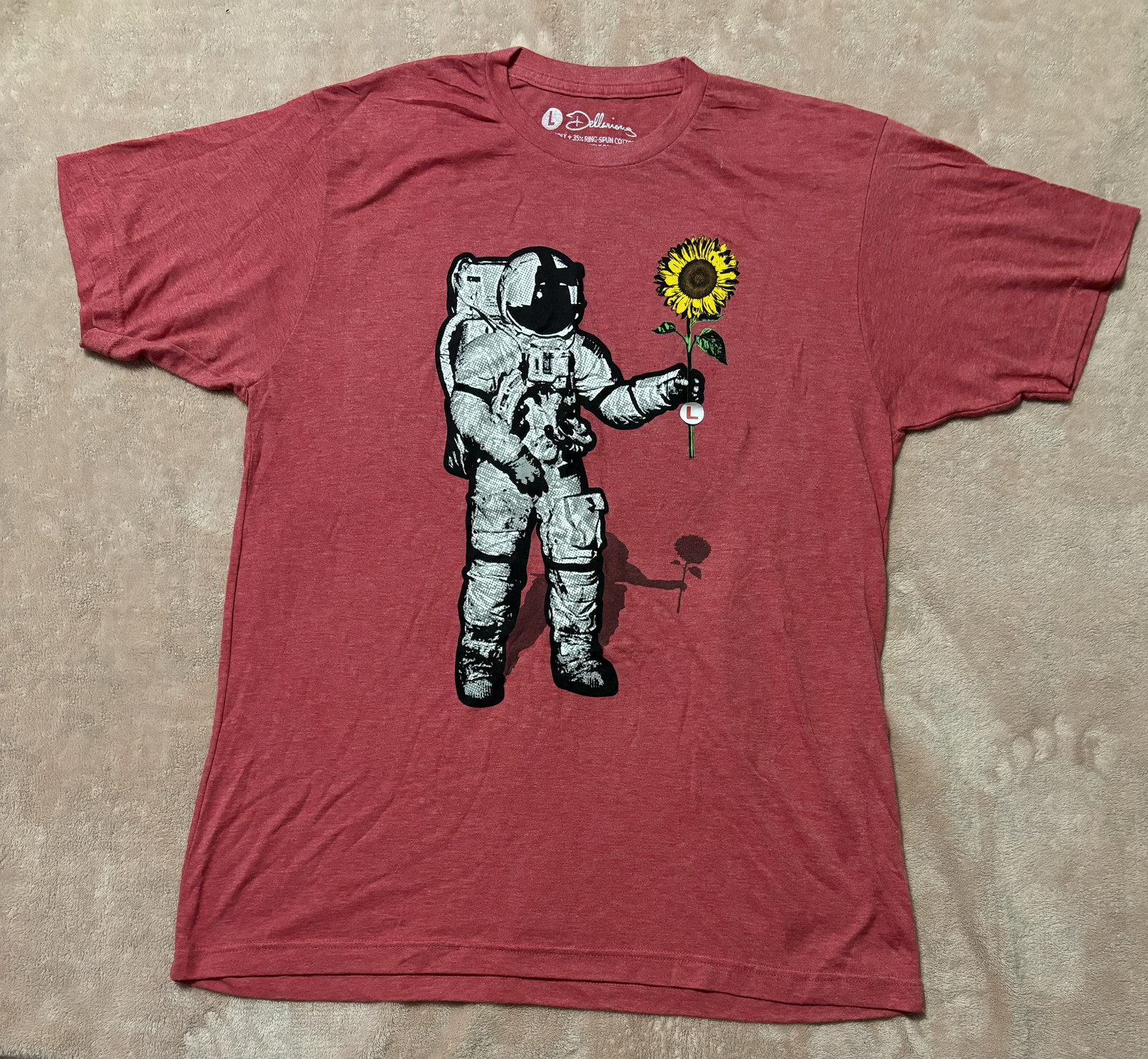 Junior Mens Dellarious Red Astronaut Holding Flower Graphic T-shirt. Size Large