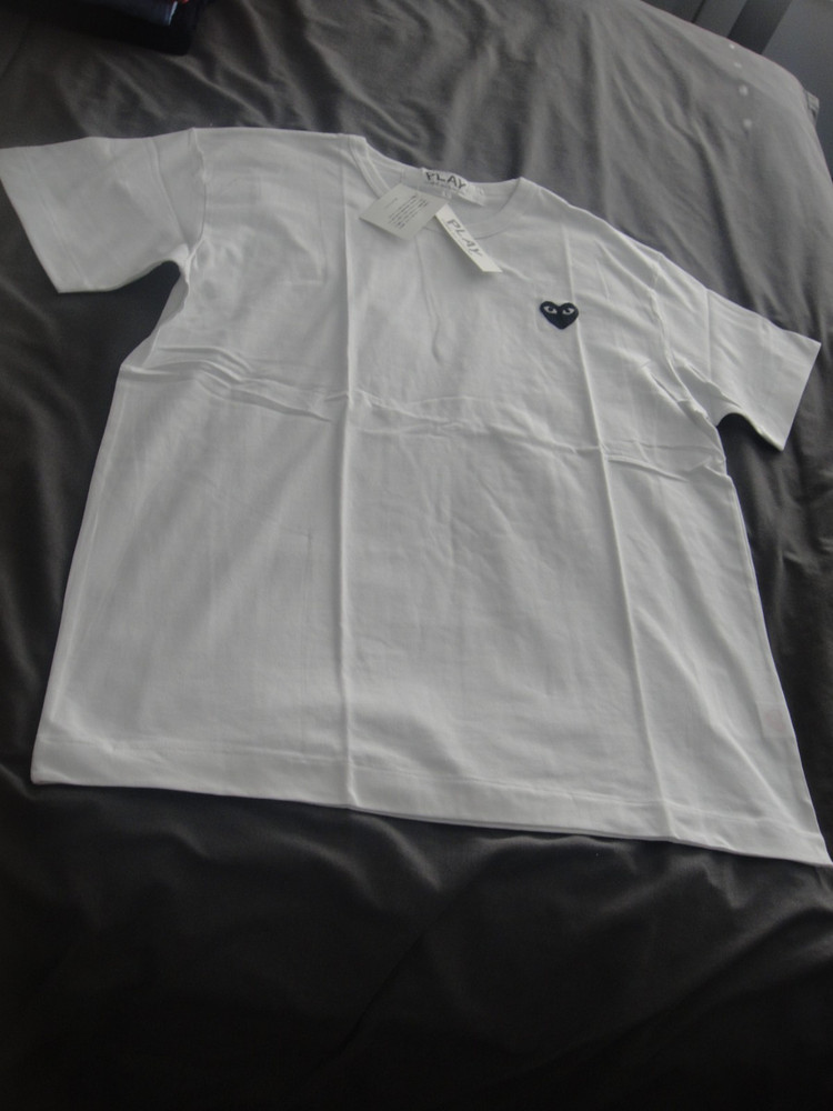 Comme Des Garcons Play Men’s Classic Blk Heart Logo White Color Size Large, NWT