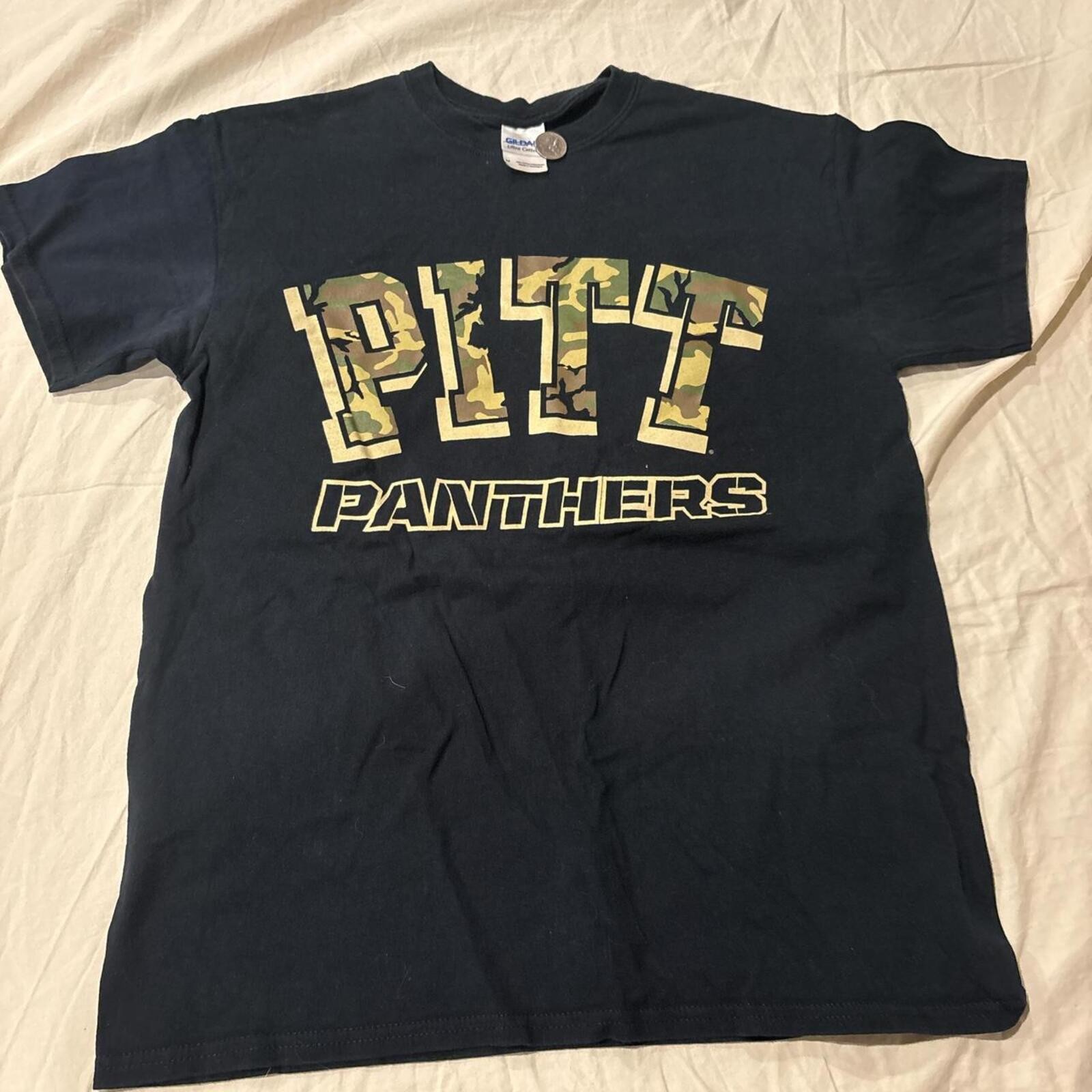 Gildan Men’s Black and Navy Tshirt