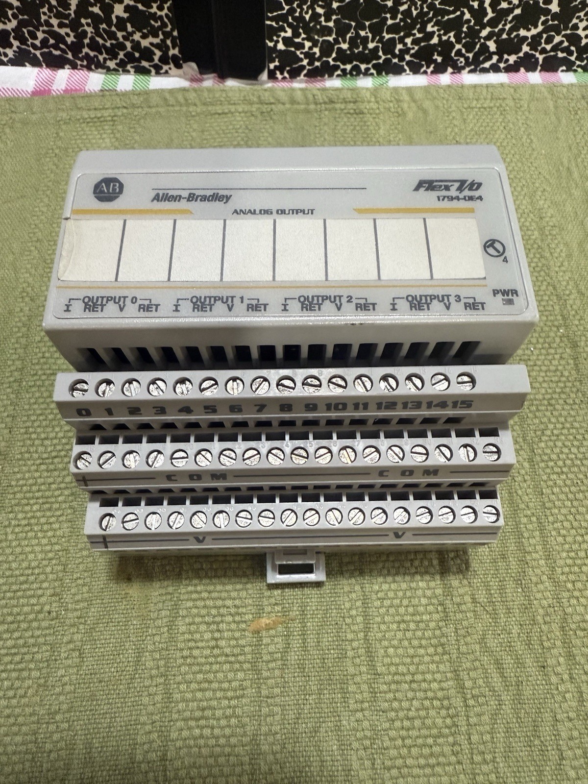 Allen-Bradley 1794-OE4 Series B Flex I/O 4 Channel Analog Output With Base