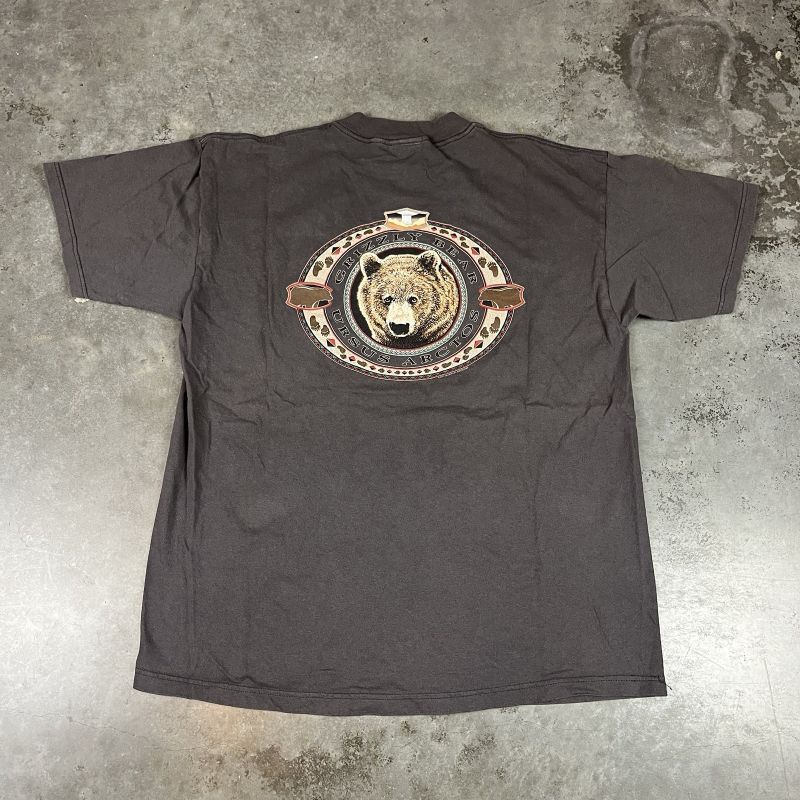 Vintage Grizzly Bear T Shirt Mens XL Gray Flaws Discovery Channel Preowned