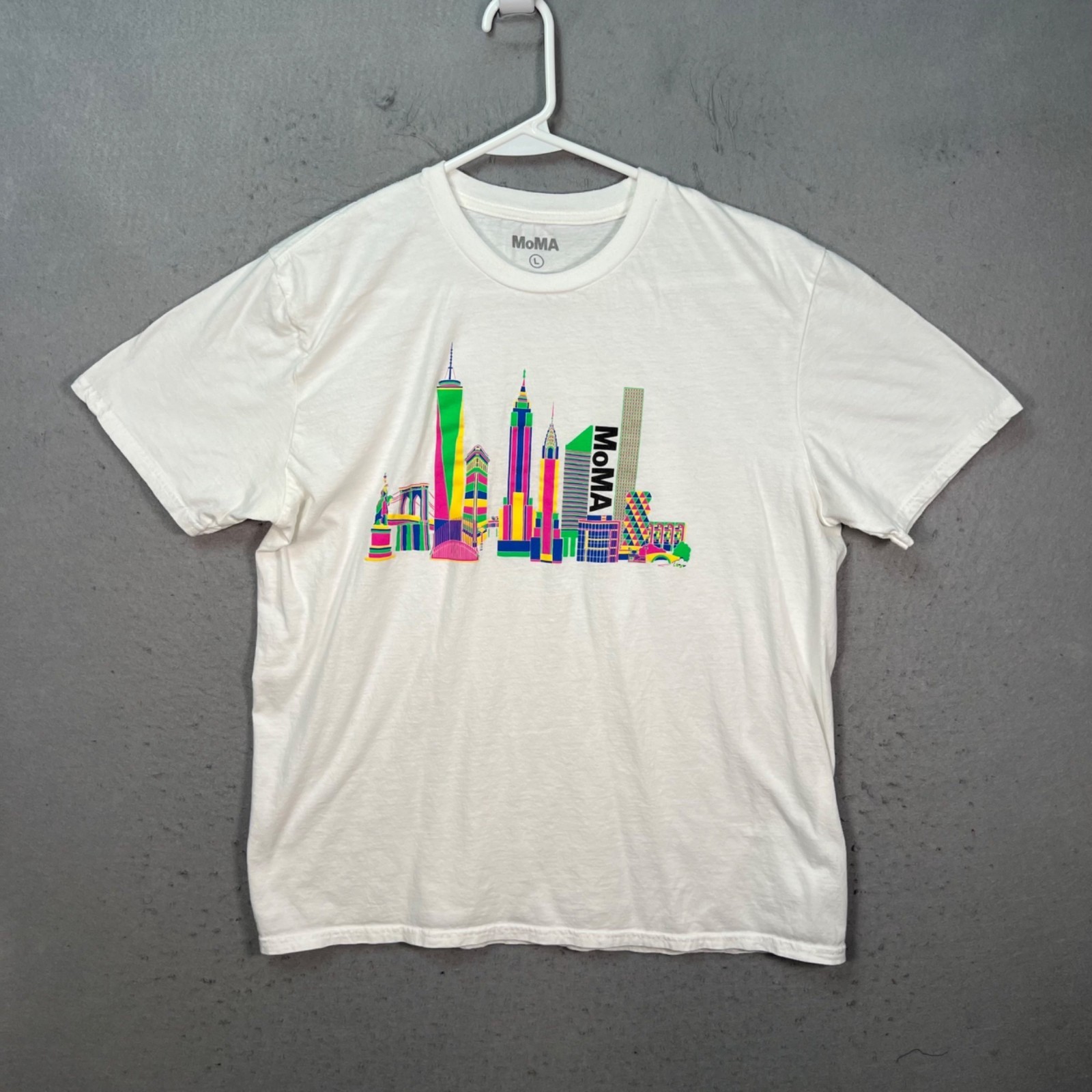 MoMA Mens Size Large White T-Shirt Colorful New York City Skyline gallery