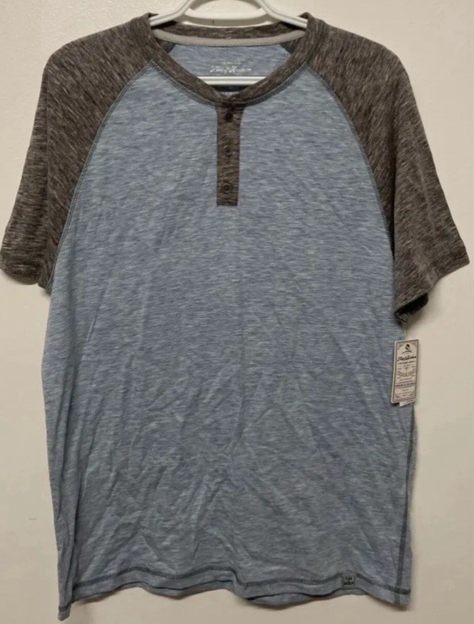 Flag & Anthem Men’s Henley Short Sleeves T-Shirt Size Medium Light Blue Grey NWT