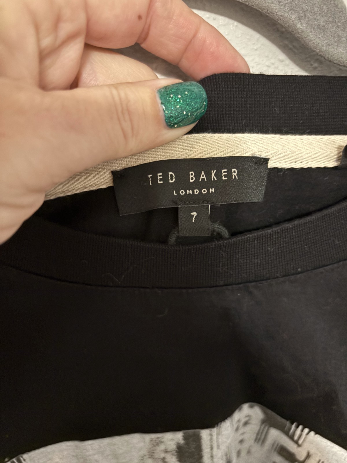 Ted Baker London Men's 7 Black Short-Sleeve Crew-Neck Graphic Casual T-Shirt gallery