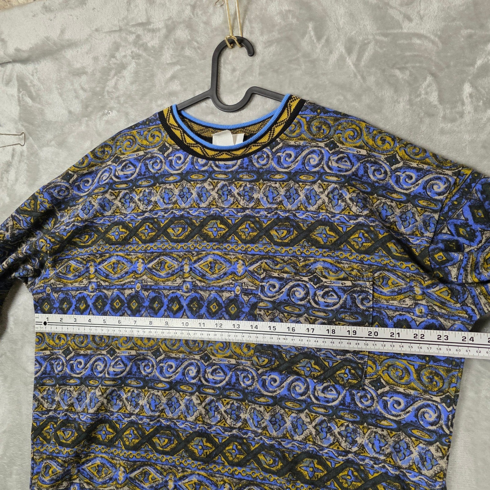 CLIP USA All Over Print Geometric Pocket Tee One Size Fits All Excellent Vintage gallery