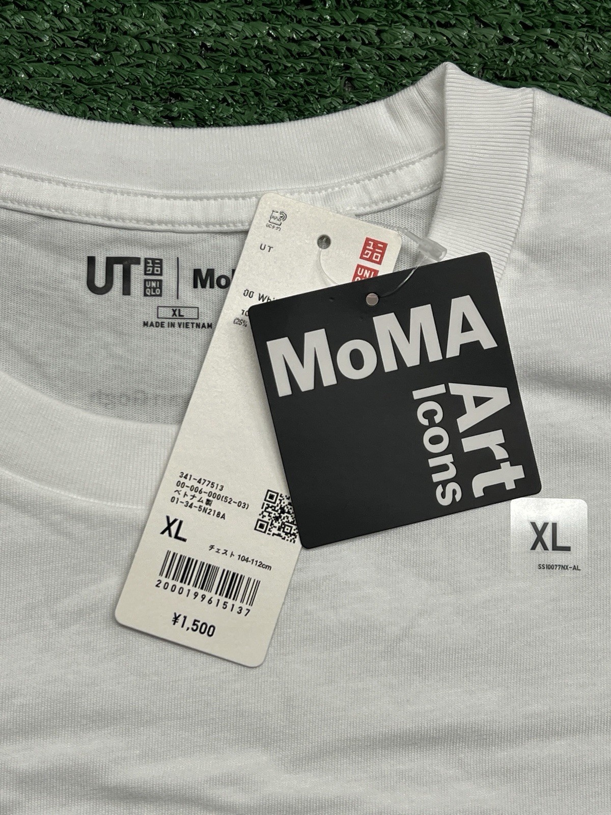 Uniqlo UT MoMA US Size Large Vincent Van Gogh Starry Night White Shirt Japan XL gallery
