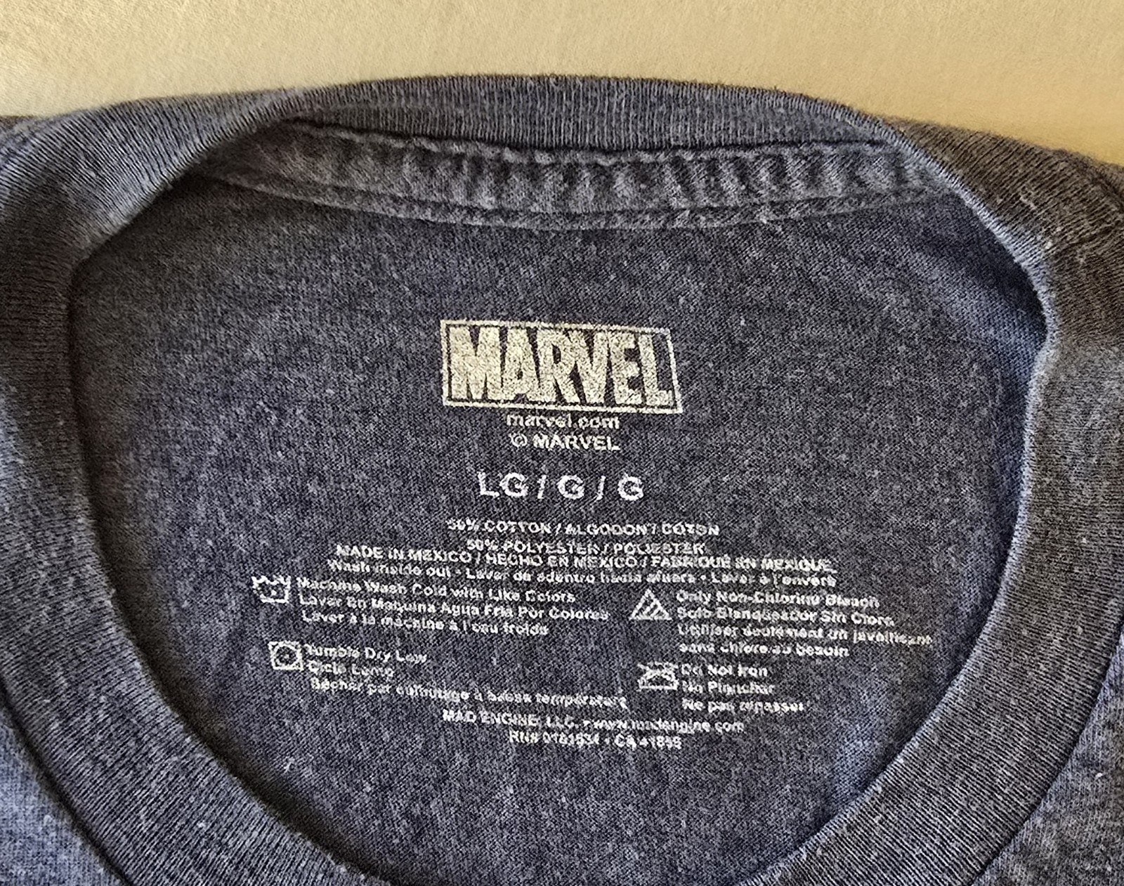 Marvel T-Shirt Captain America Distressed Shield Graphic Logo Blue Size Large gallery