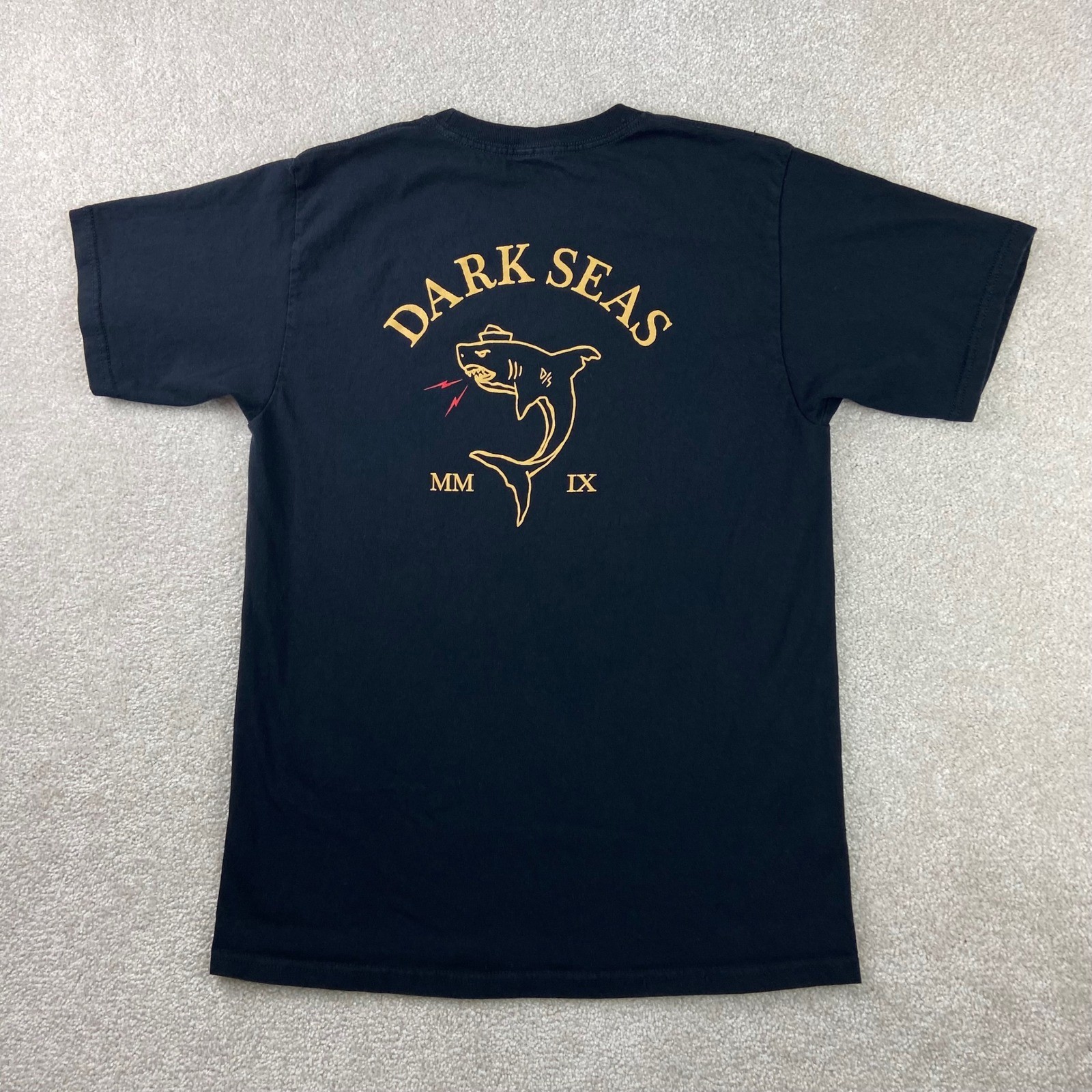 Dark Seas T-Shirt Mens Medium Black Shark Captain Graphic Short Sleeve Tee MMIX
