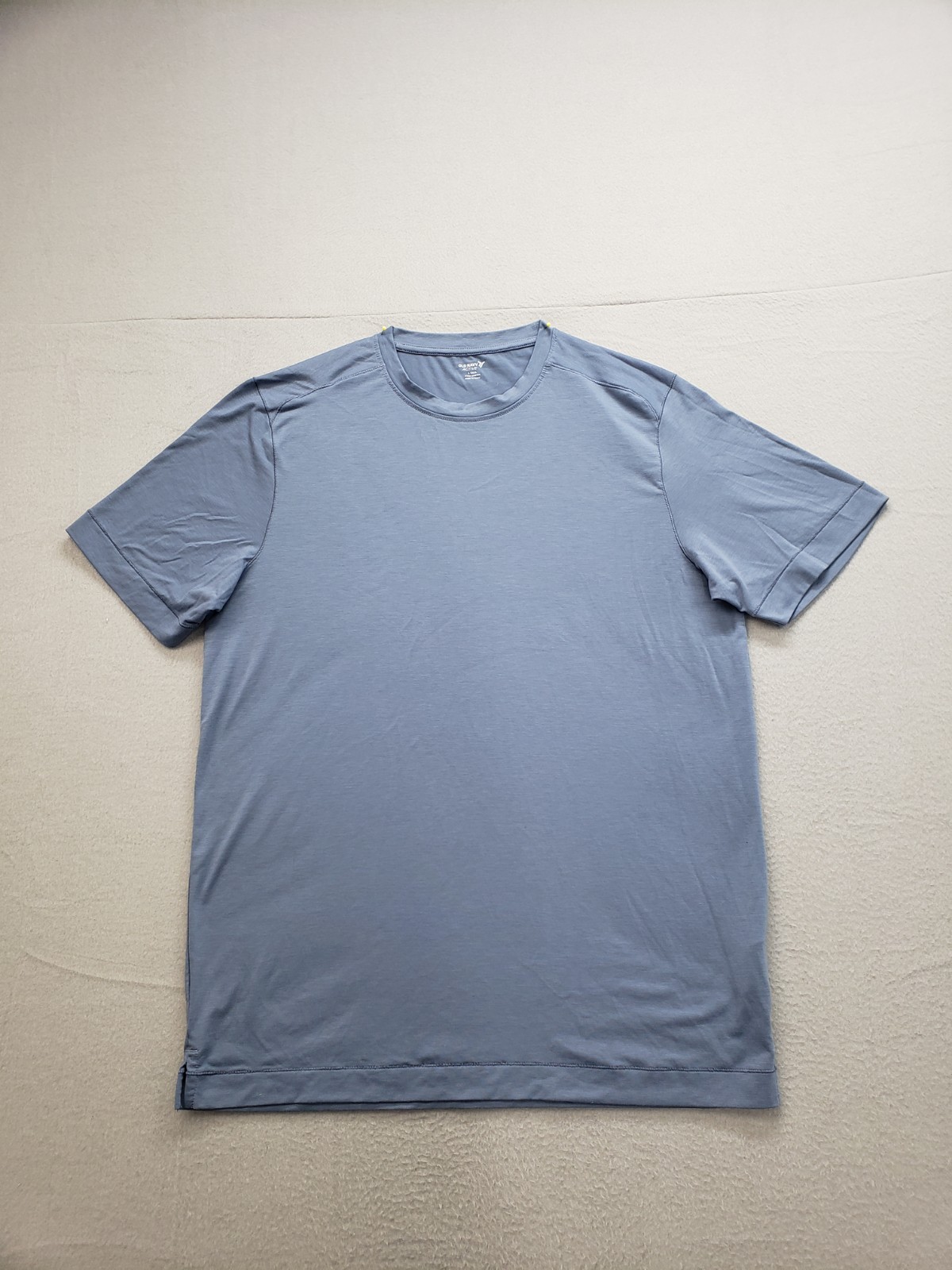 Old Navy Active Men Shirt L Light Blue Crew Neck Flat Front Pullover Casual Tee