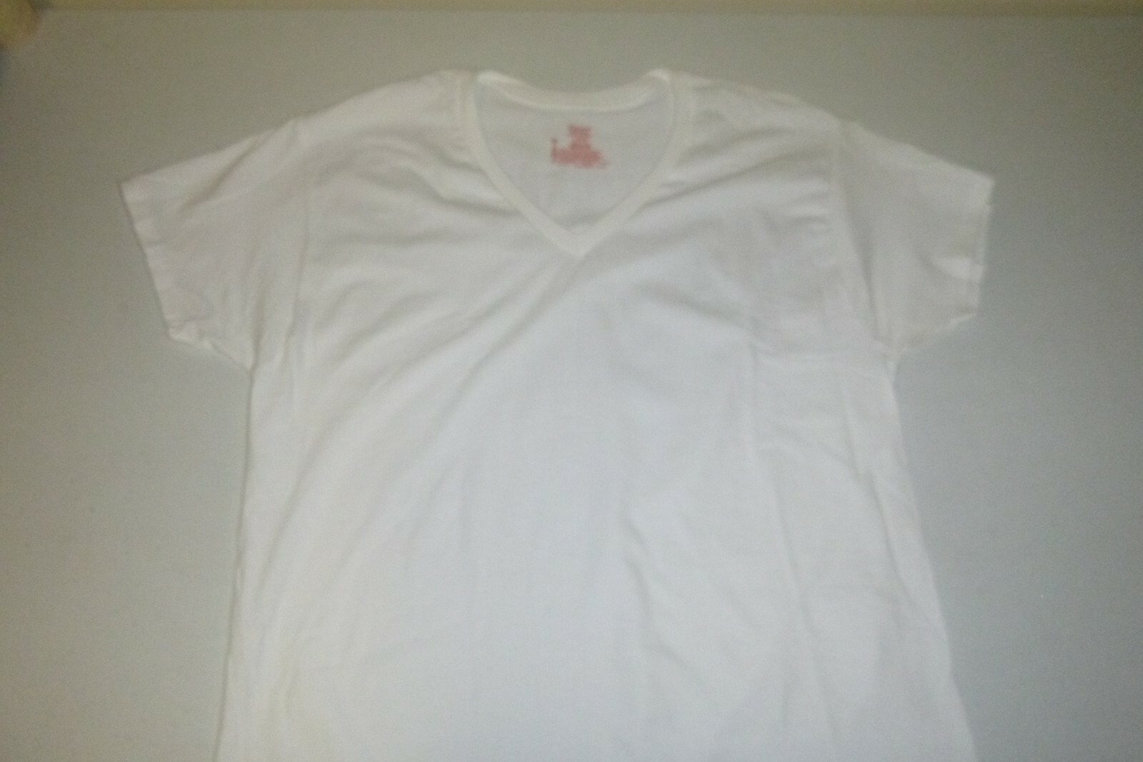 hanes mens shirt cotton comfort classic fit V-neck t-shirt Undershirt sz: small gallery