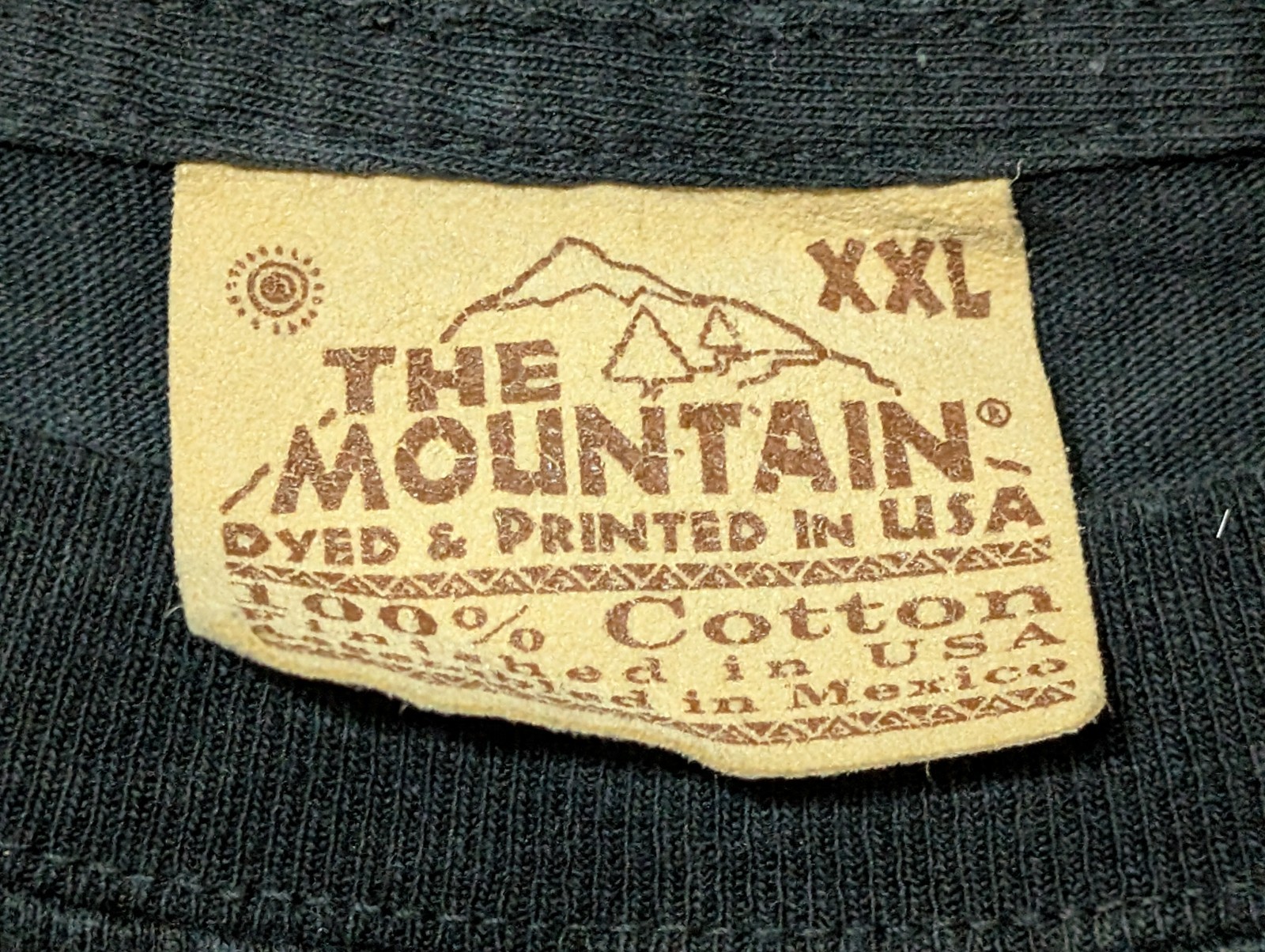 The Mountain Mens T-shirt Vintage 2002 Gray "Hiding Wolf" Leather Tag 2XL #6332 gallery