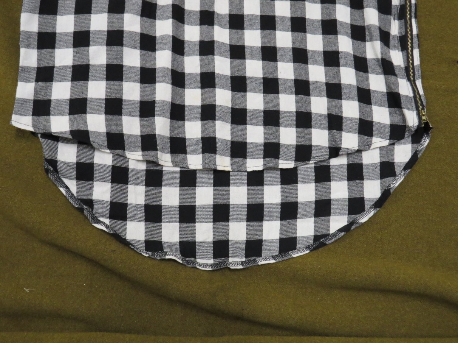LILBETTER Men's T-Shirt Black White XL Gingham Plaid Curved Hem Side Zip NWOT gallery